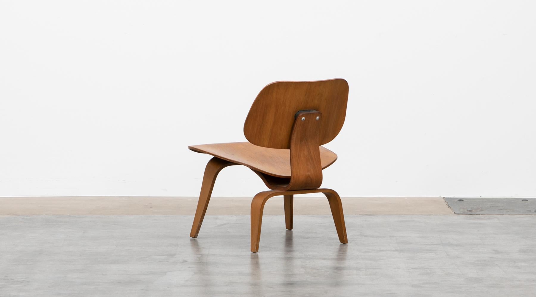 Mid-Century Modern 1940s Walnut Plywood LCW Chair by Charles & Ray Eames 'H'