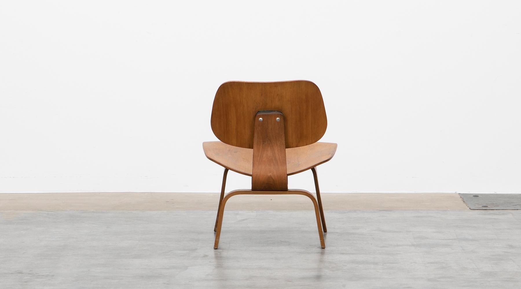 American 1940s Walnut Plywood LCW Chair by Charles & Ray Eames 'H'