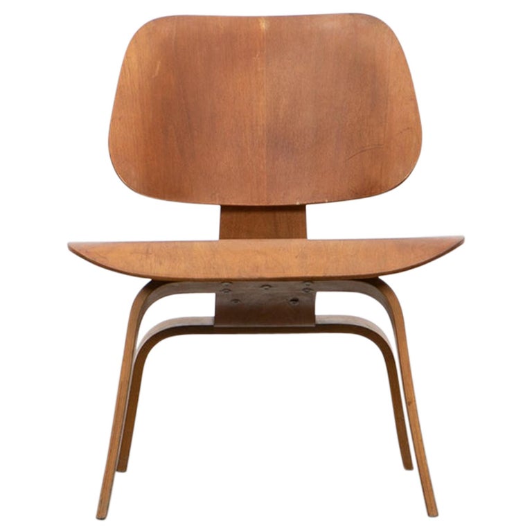 1940s Walnut Plywood LCW Chair by Charles and Ray Eames 'H' For Sale at  1stDibs