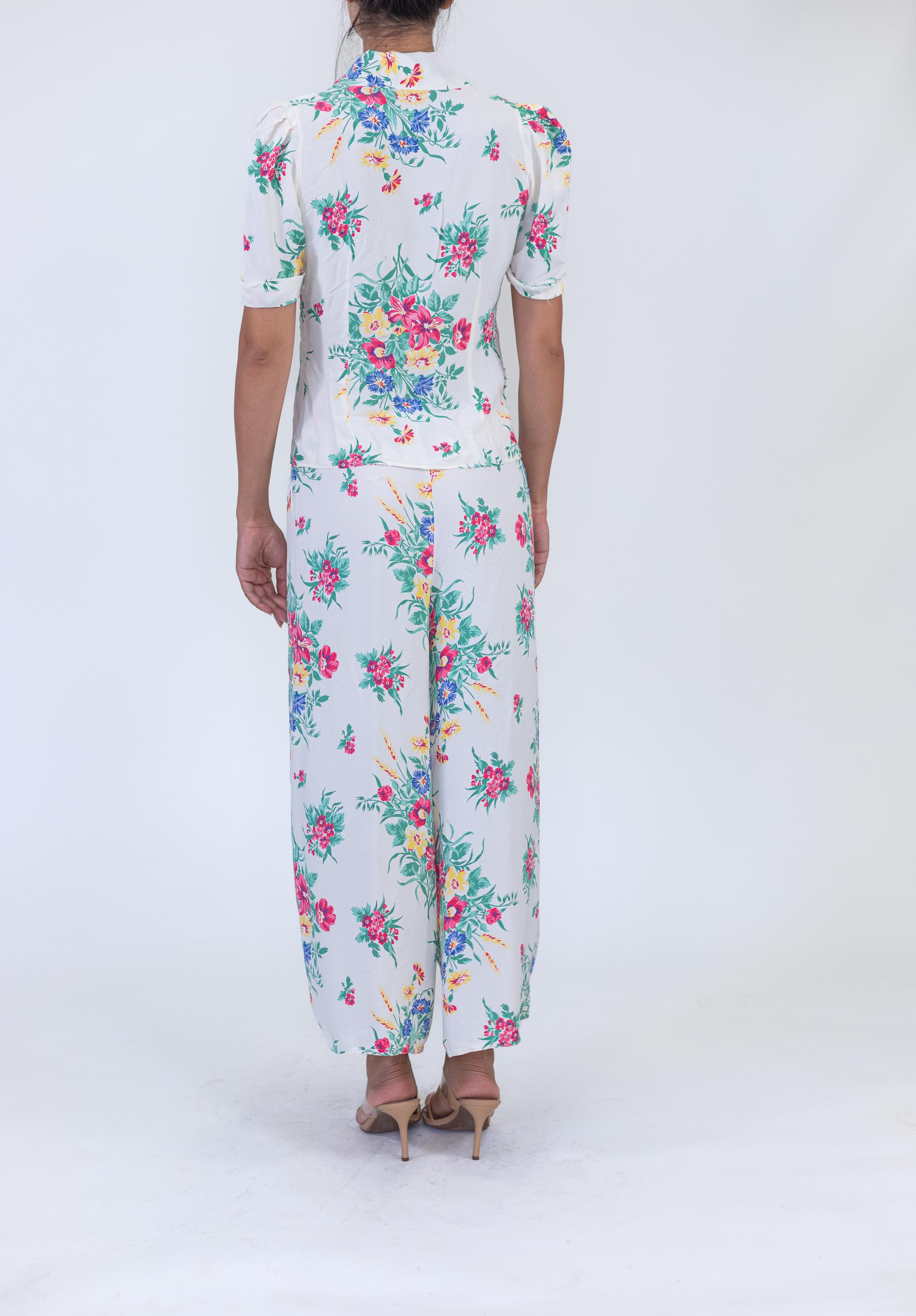1940S White Cold Rayon Pink Floral Print Pajamas For Sale 2