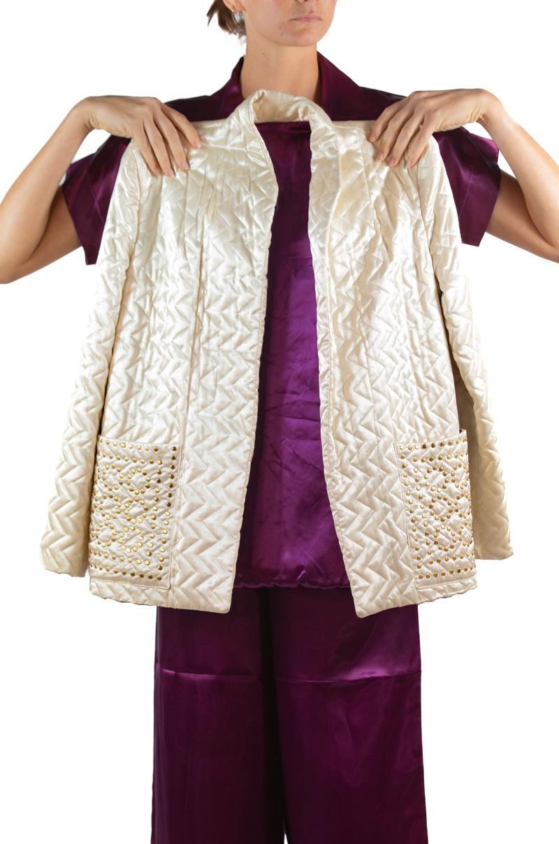 1940S White & Purple Rayon Lounge Ensemble With Gold Studded Pockets For Sale 2