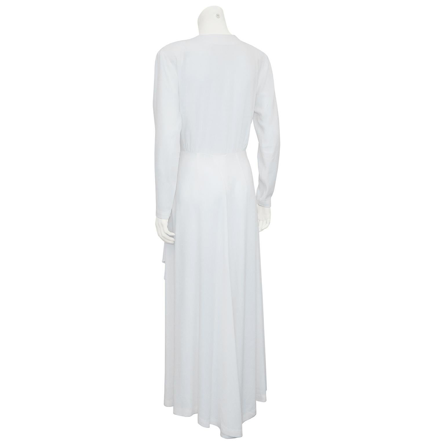 Gris Robe drapée en crêpe de rayonne blanc des années 1940 de style Hollywood ancien en vente