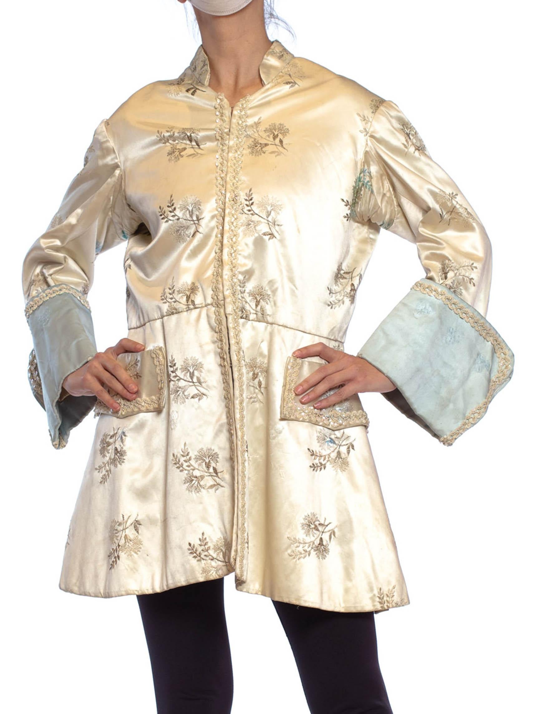 1940S White Rayon Satin Men's Floral Embroidered Frock Coat Jacket From France For Sale 3