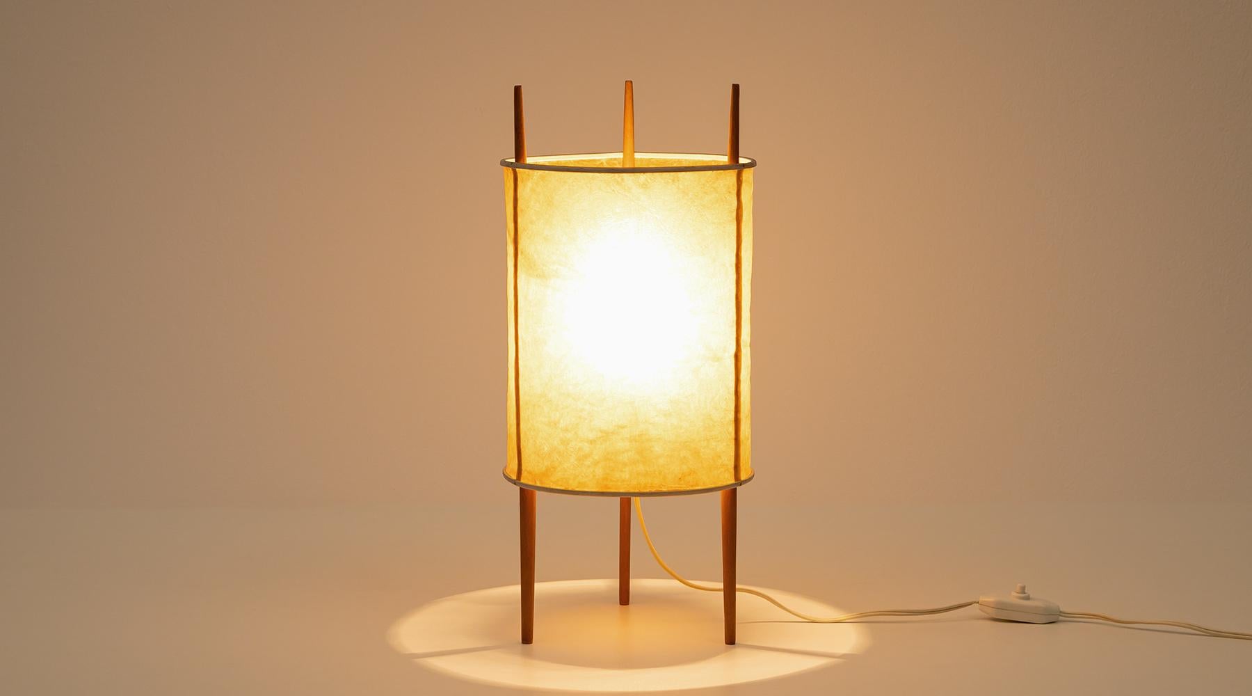 Sculptural light, table lamp by Isamu Noguchi, USA, 1947.

Beautiful table lamp by Isamu Noguchi. The shade is made out of fiberglas-reinforced polyvinyl and stands on three wooden sticks. The lamp promises a very warm, pleasant light.