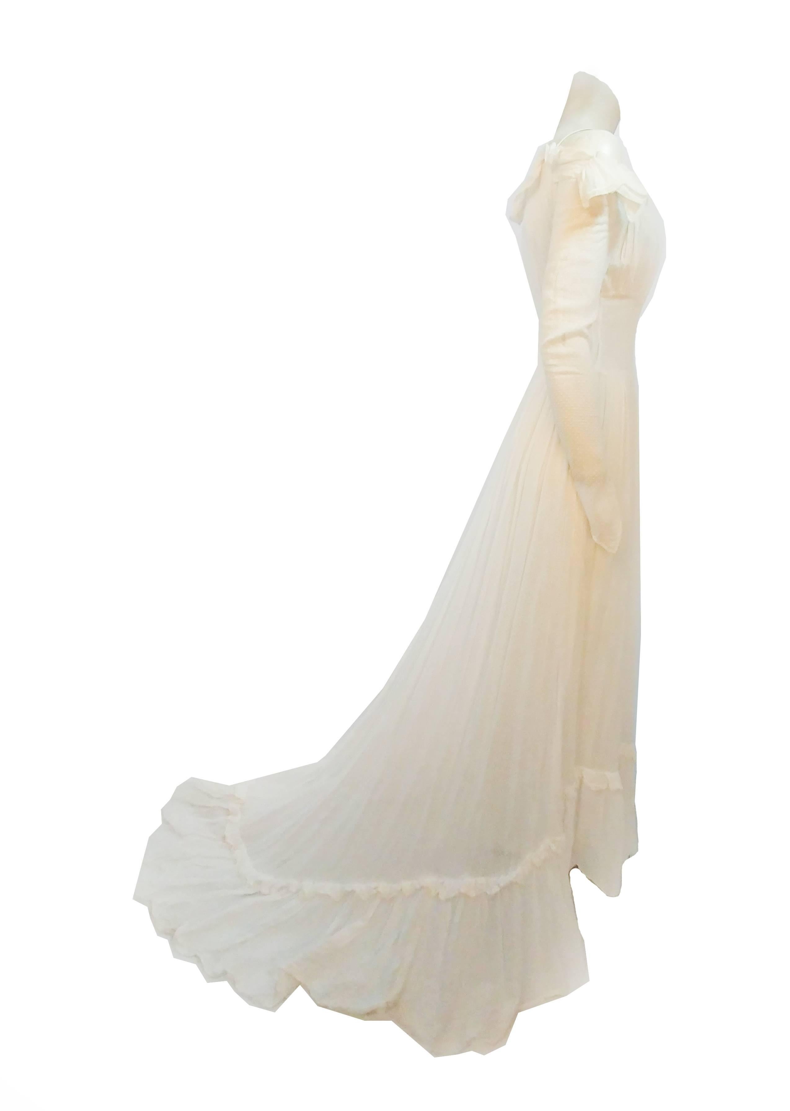 1940er Jahre Weißes Schweizer gepunktetes Hochzeitskleid im Zustand „Gut“ im Angebot in San Francisco, CA