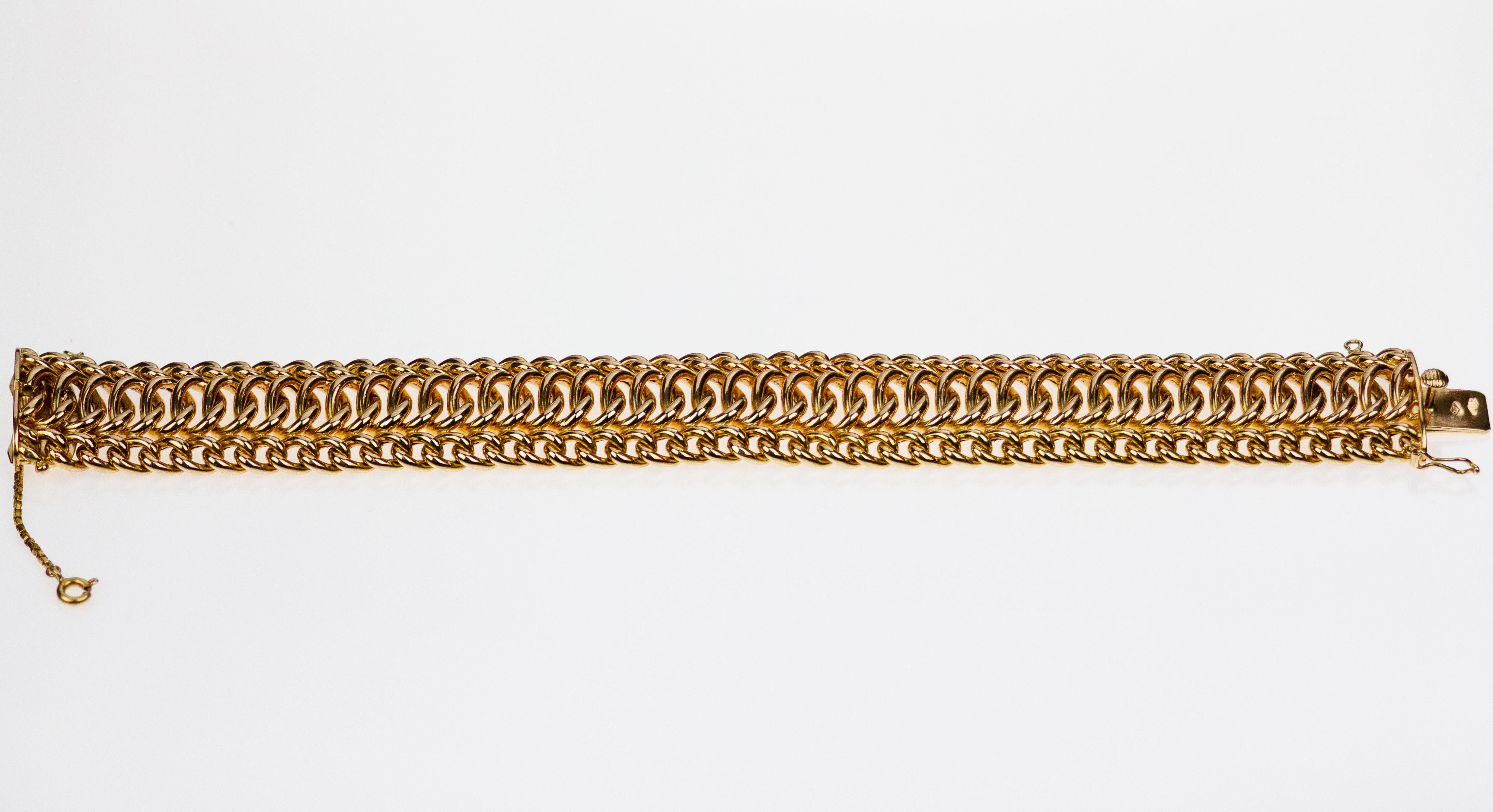 1940s Wide Band Woven Curb Bracelet in 18k Yellow Gold Retro Vintage In Good Condition In London, GB