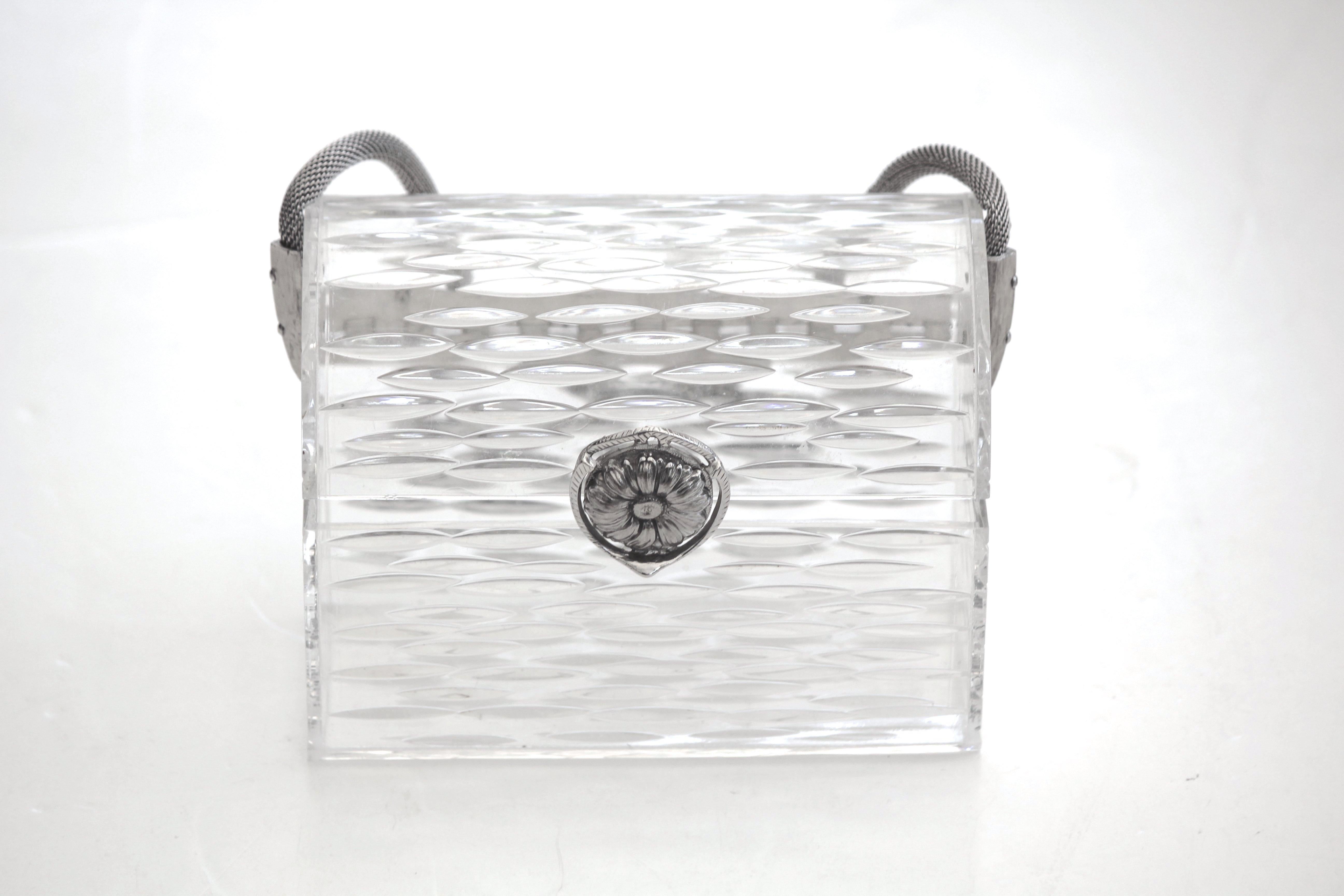 From a Fashionista to a Fashionista!
Stunning clear dimensional design Lucite handbag, beautiful silver flower clasp, two silver mesh handles, which has a bend at the end handle on one side, gleaming silver hardware...marked Wilardy inside on