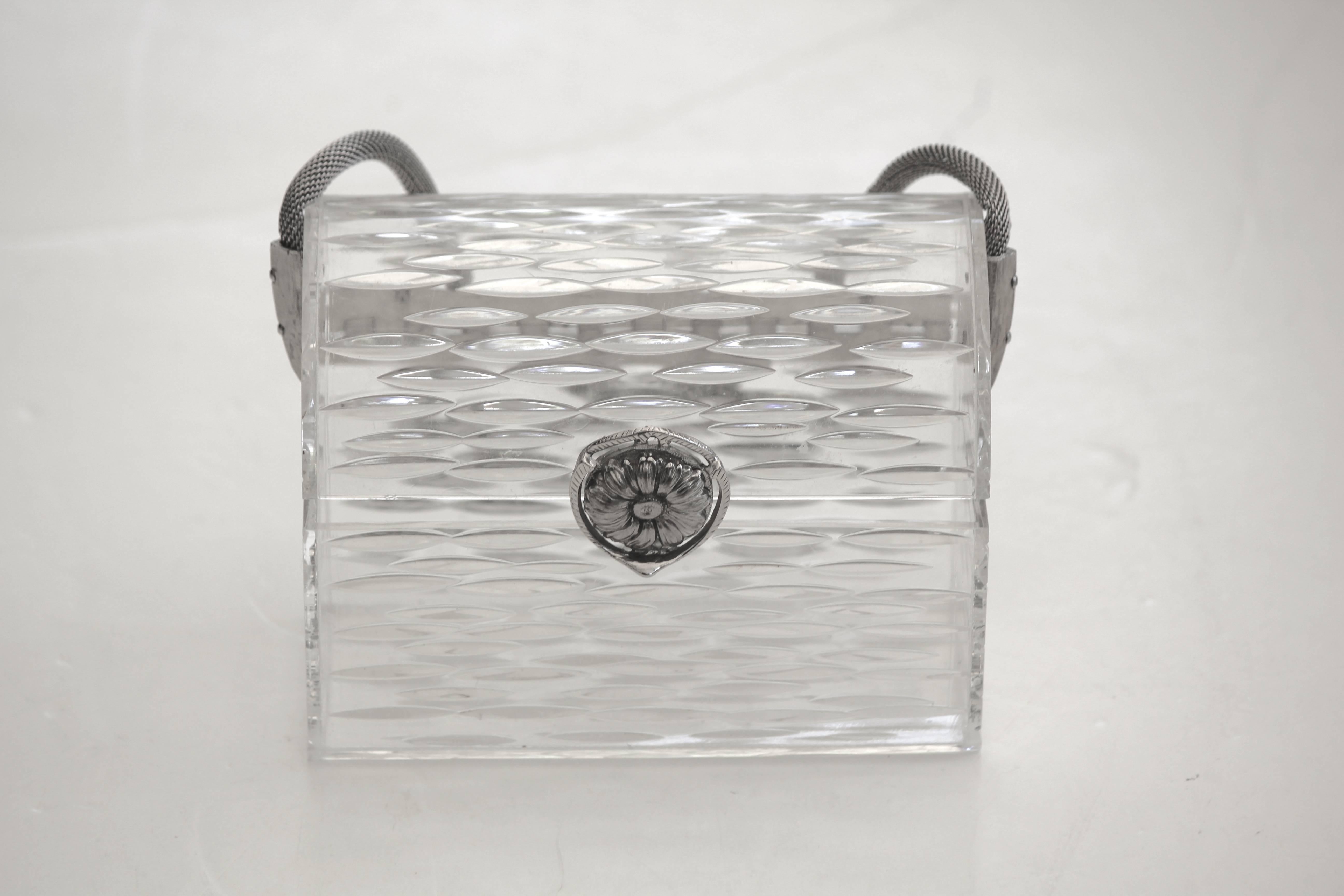 Hollywood Regency 1940s Wilardy Clear Carved Lucite Handbag-Silver Clasp and Mesh Handle For Sale