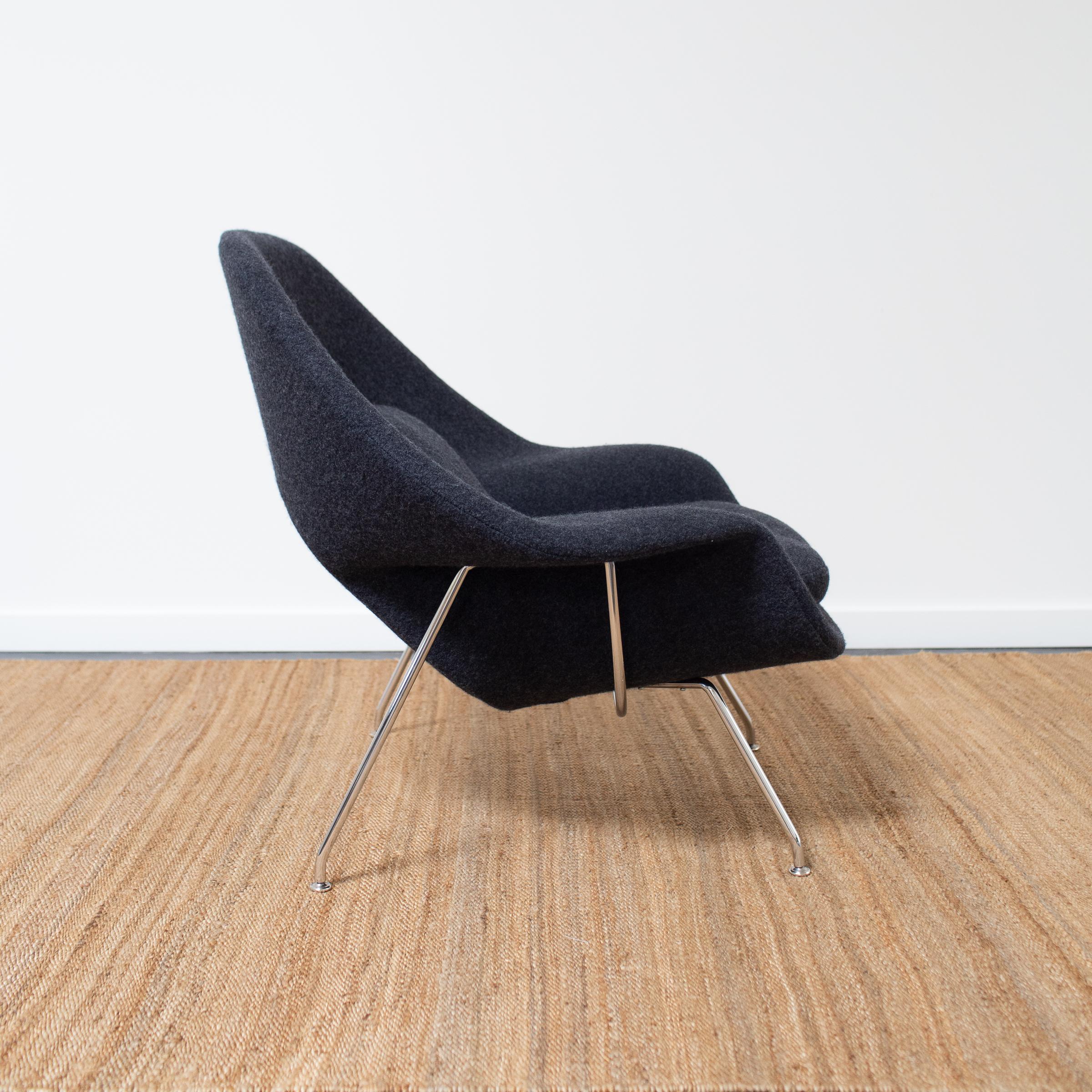Mid-Century Modern 1940s Womb Chair and Ottoman by Eero Saarinen, 2 Pieces For Sale