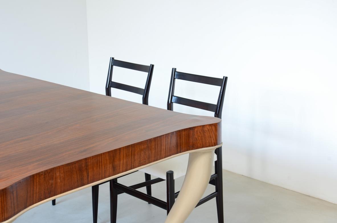 Mesa de madera de los años 40 con forma de colmillo de elefante en Excelente estado para la venta en Milano, IT