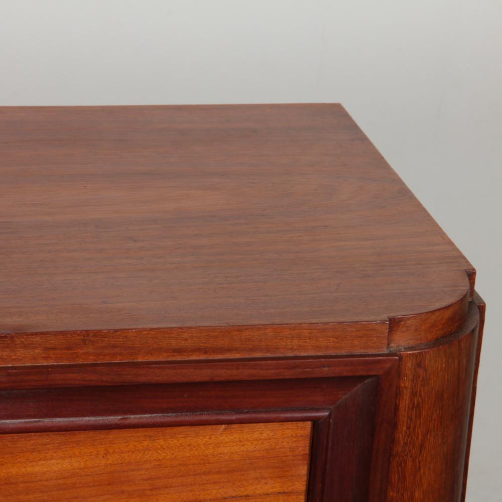 Metà XX secolo Cassettiera in legno degli anni '40 in vendita