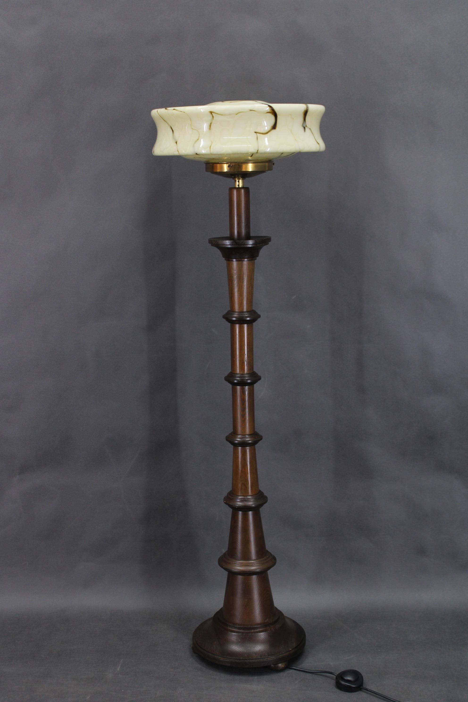 - Beech wood 
- Repolished 
- Newly rewired  
- 1x E26-E27 bulb 
- US wiring compatible (US plug adapter includes) 