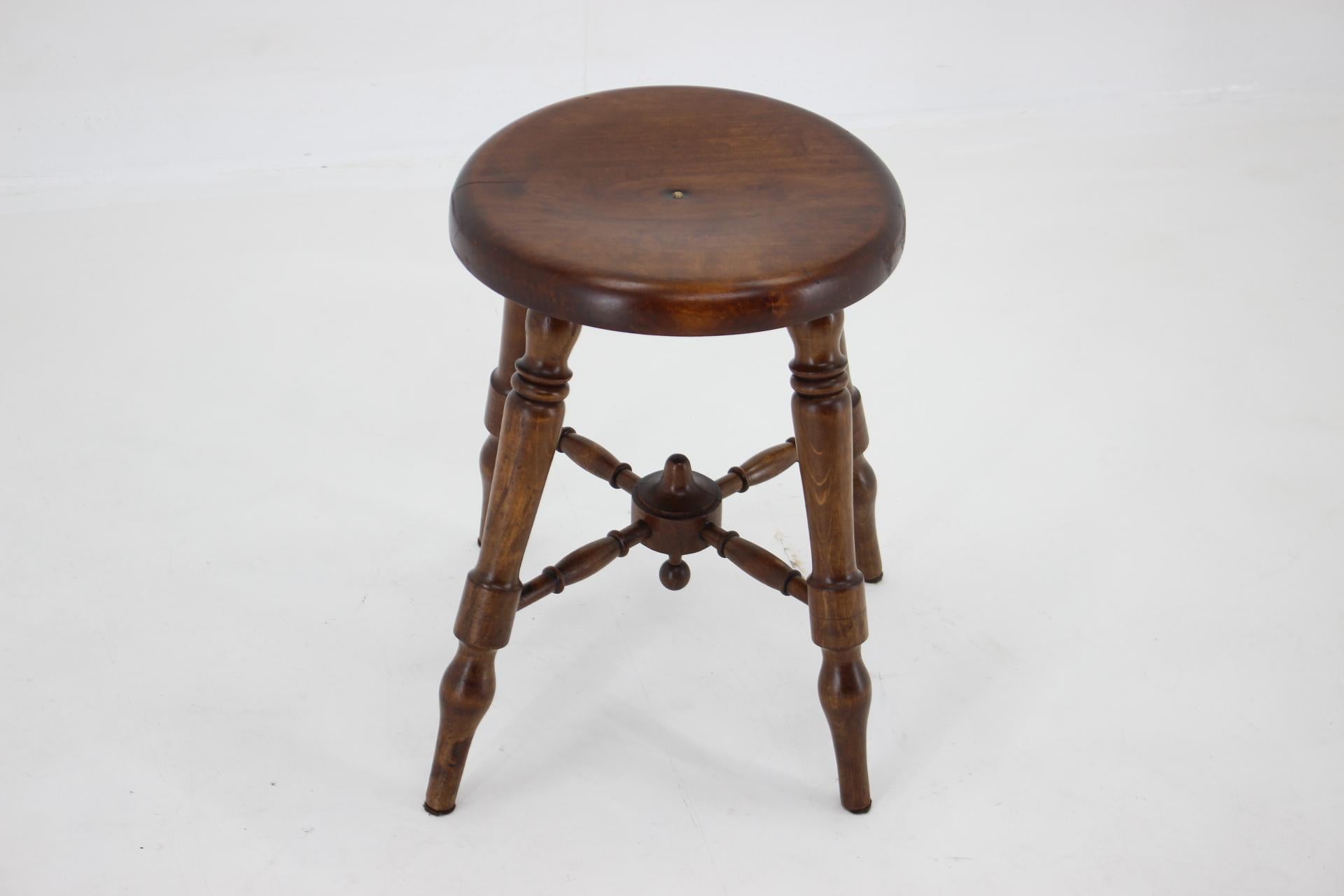 1940s Wooden Stool, Czechoslovakia In Good Condition For Sale In Praha, CZ