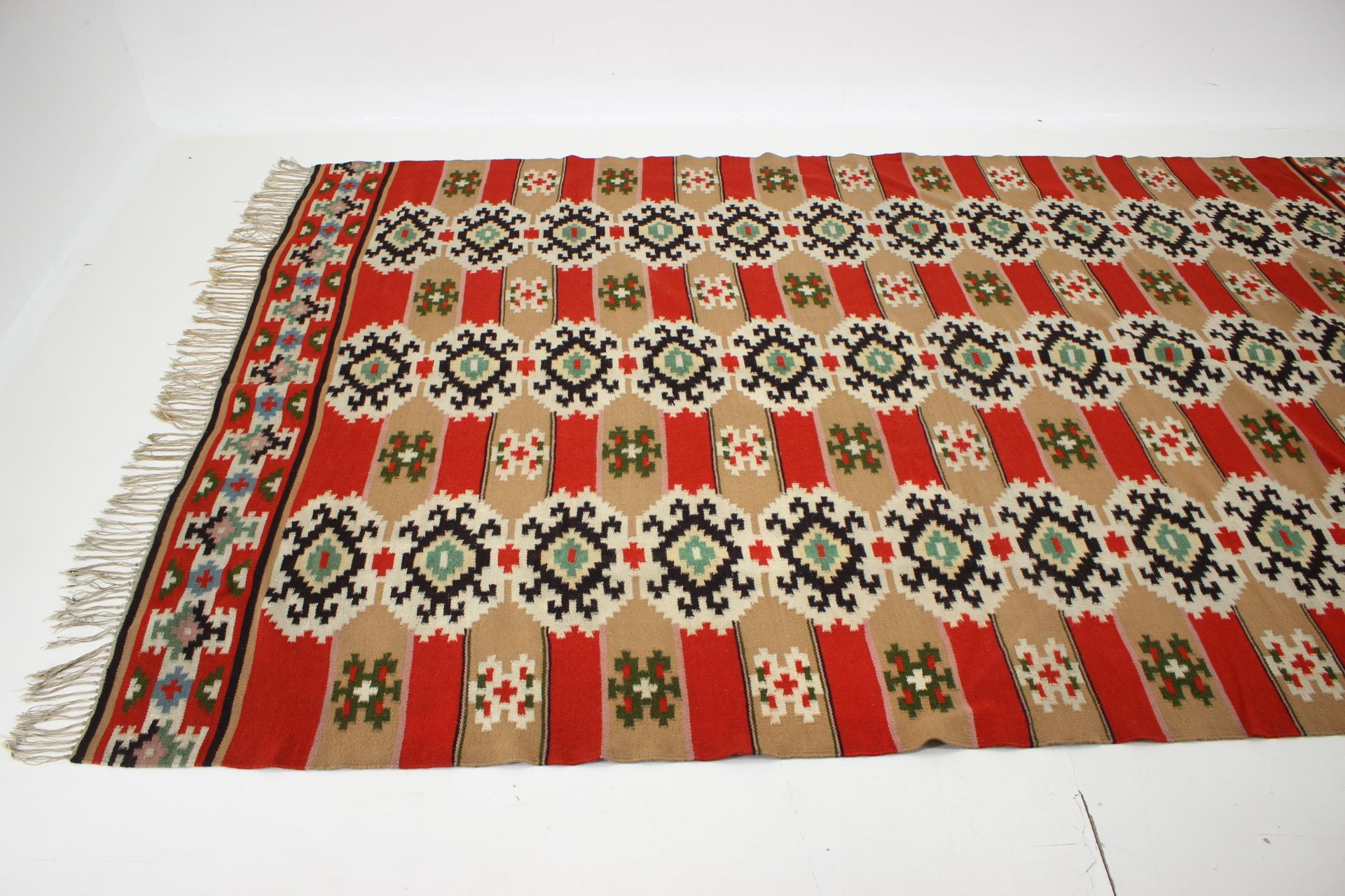 1940s Wool Rug/Carpet, Czechoslovakia  In Good Condition For Sale In Praha, CZ