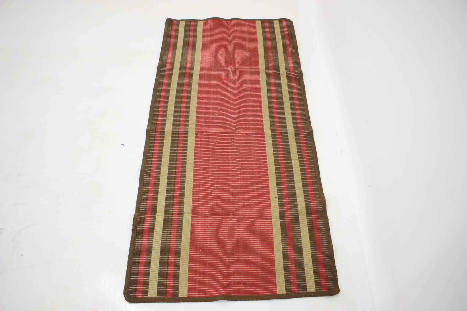 1940s Wool Rug, Czechoslovakia In Good Condition For Sale In Praha, CZ