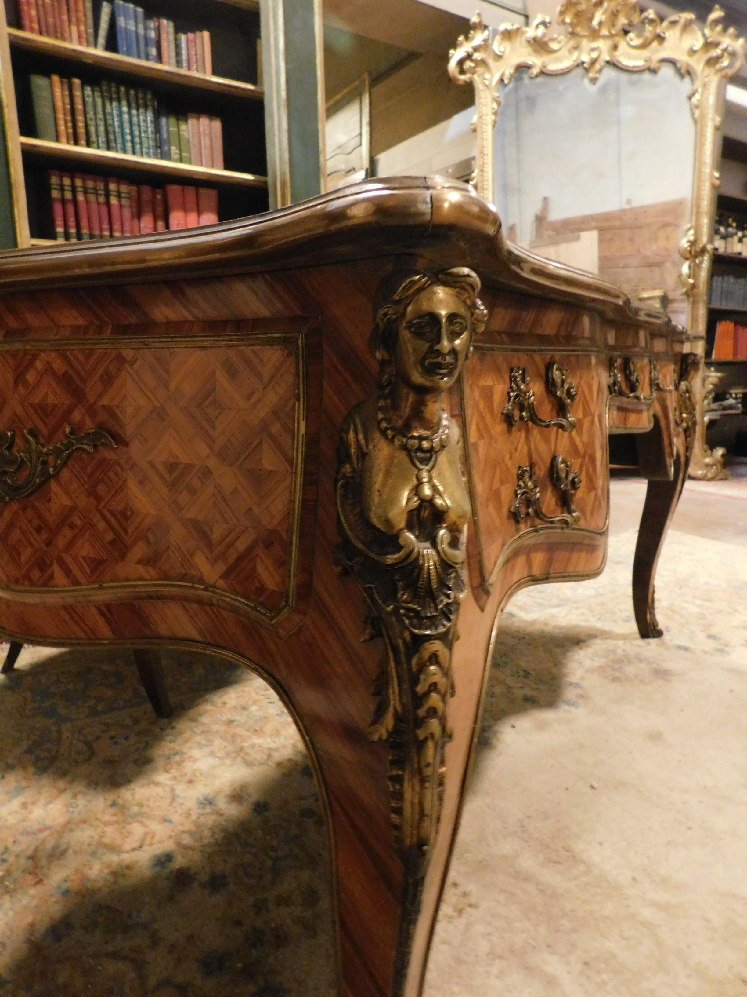 1940s Writing Table, with Drawers and Gilded Bronzes, Italy In Good Condition For Sale In Cuneo, Italy (CN)
