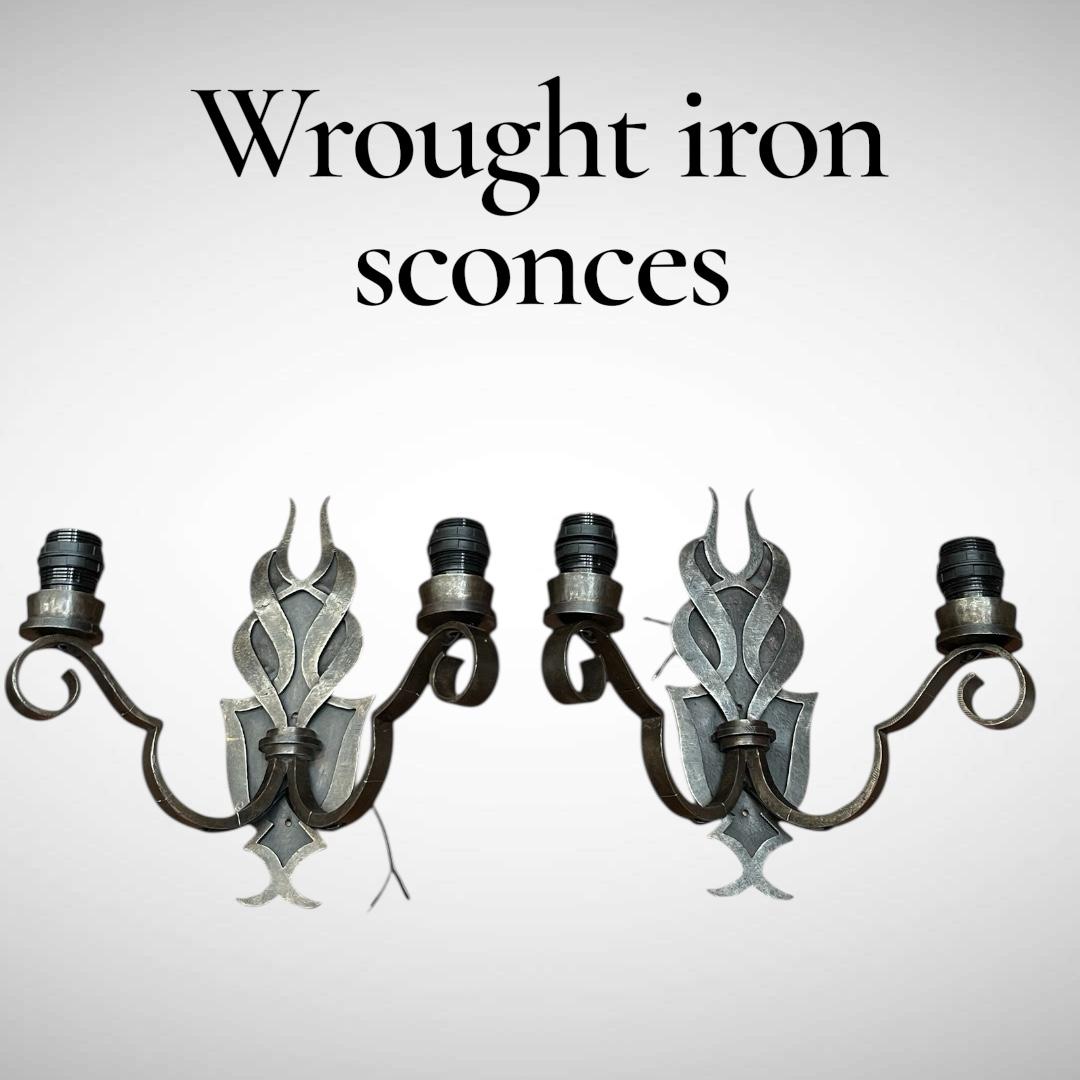 1940's Wrought iron sconces attributed to Raymond Subes In Good Condition For Sale In Bois-Colombes, FR