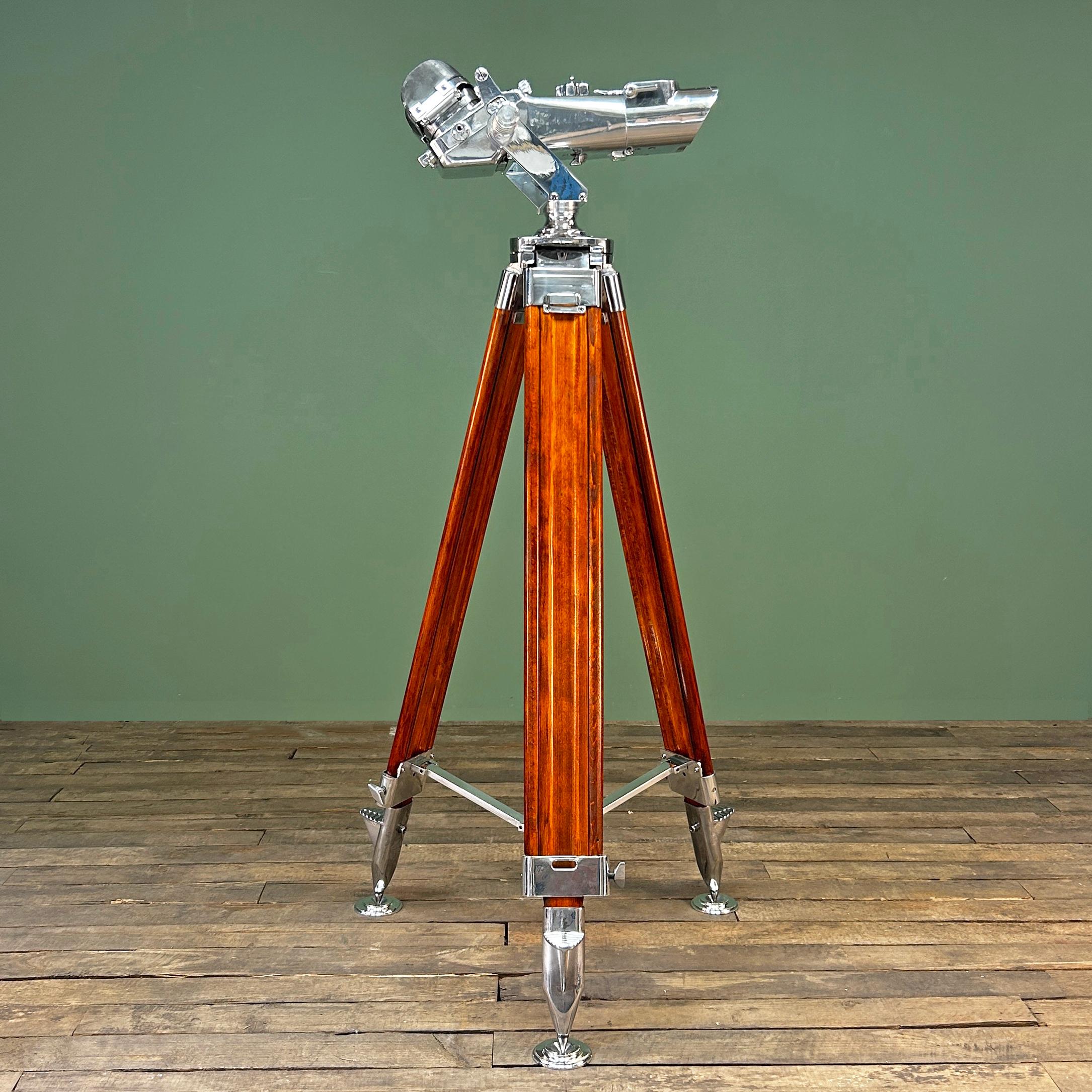 Jumelles Carl Zeiss blc Flak 12 x 60.

Un bel ensemble de jumelles de la Seconde Guerre mondiale en excellent état, fabriqué en Allemagne pendant la Seconde Guerre mondiale. Elles ont été conçues pour être utilisées en conjonction avec un viseur à