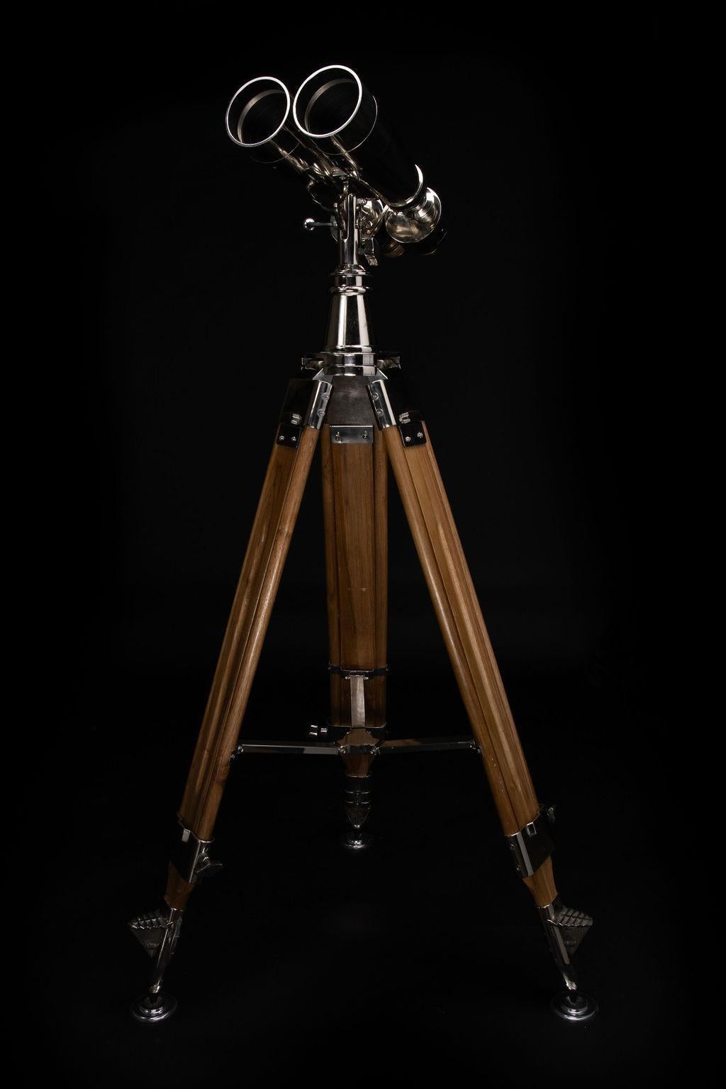 Nikon Marine-Fernglas auf einem hölzernen Zeitraum Stativ montiert, diese außergewöhnliche Fernglas zeigen völlig Original-Optik in einem deutlich japanischen geraden Körper-Instrument mit 15mm x Vergrößerung mit 80 mm Objektiv Marine-Objektiv, die