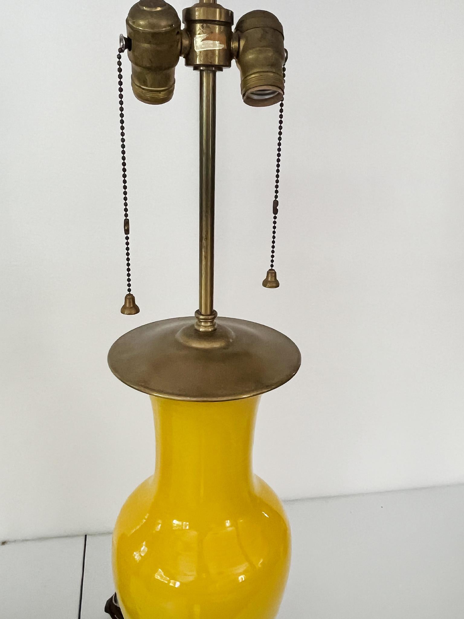 Americano Lampade da tavolo in ceramica gialla degli anni '40 di Warren Kessler - Una coppia in vendita