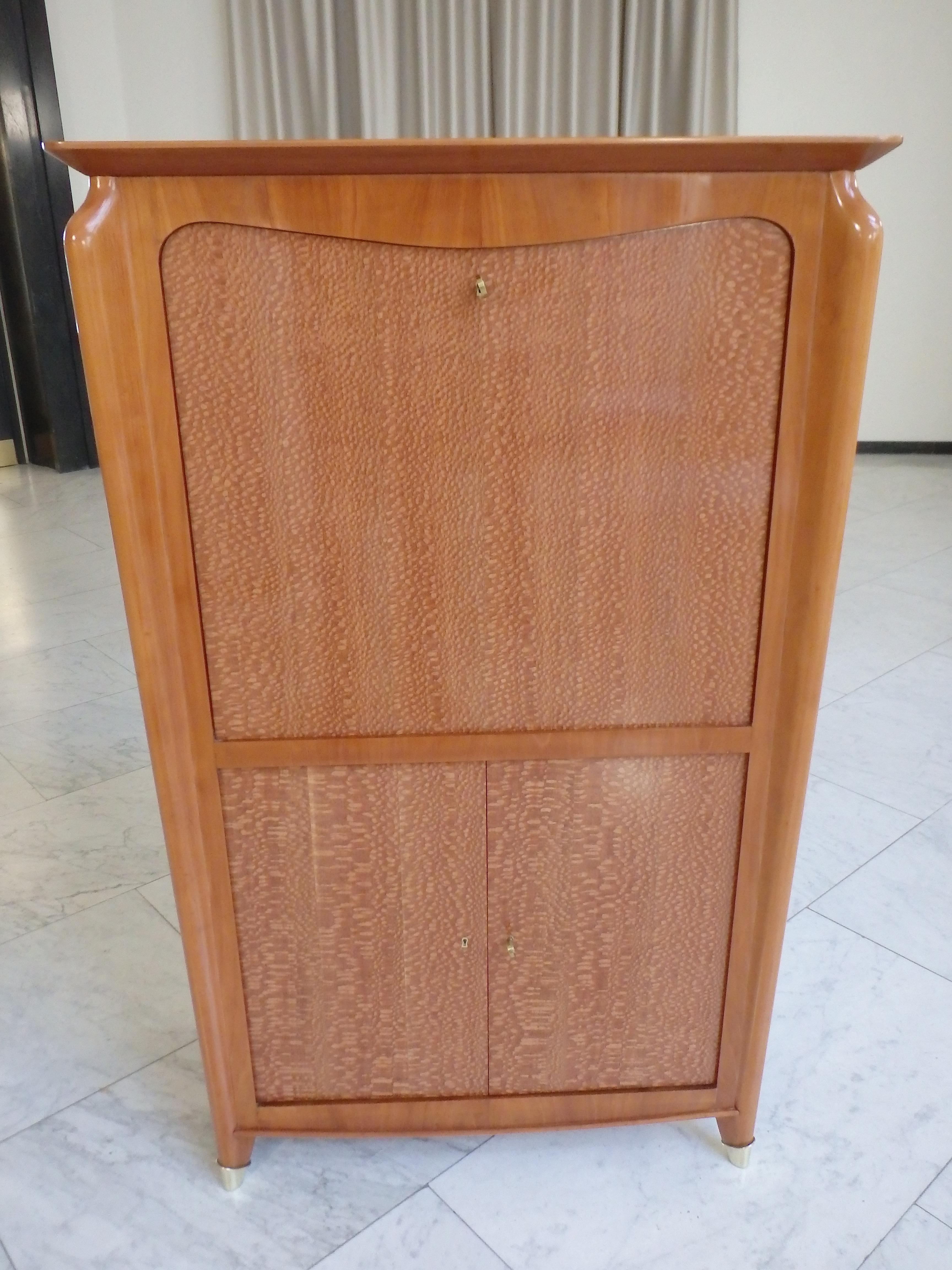 1940this Art Deco dry bar birch with on the doors brass decor on the legs For Sale 14
