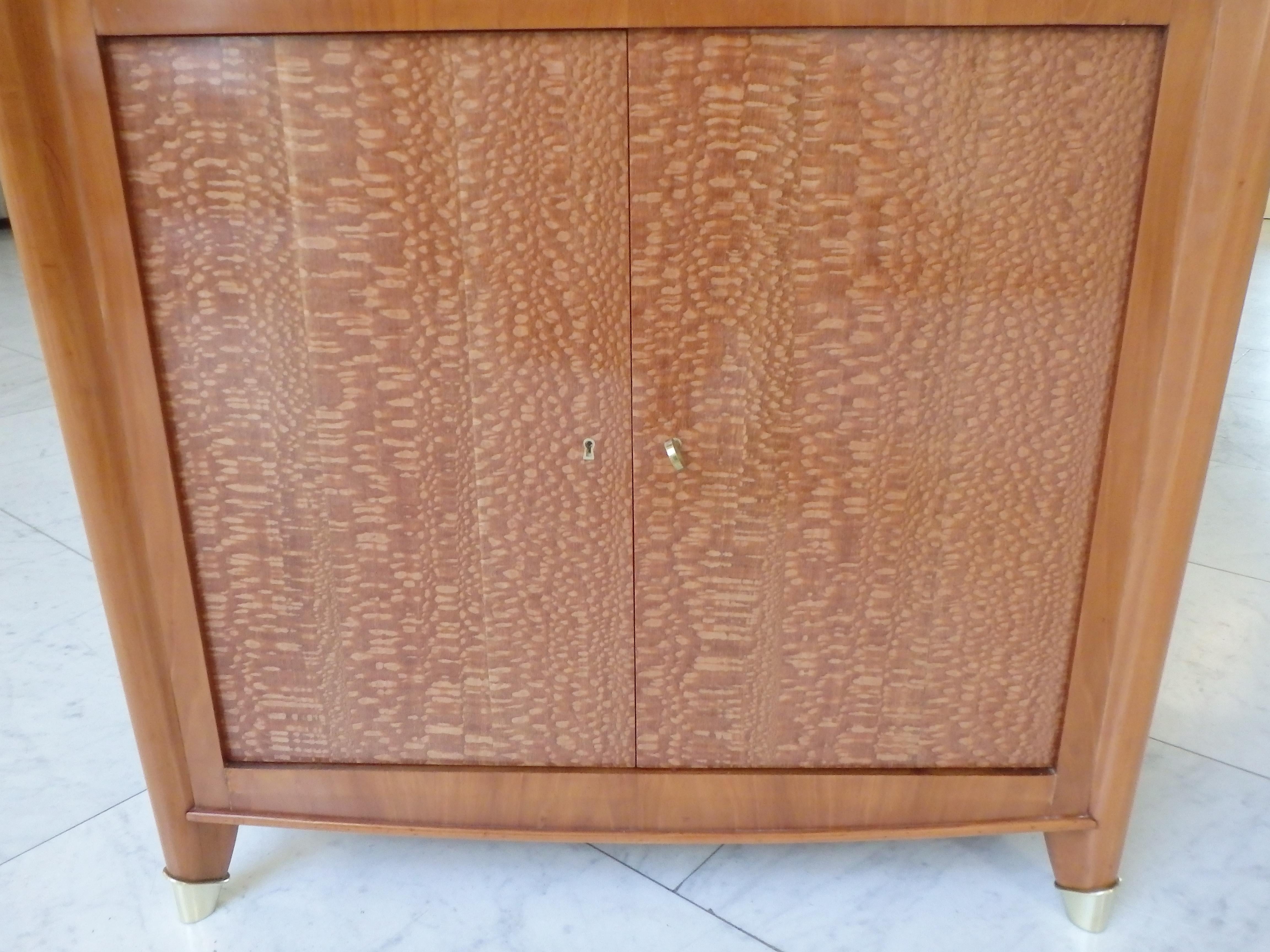 Brass 1940this Art Deco dry bar birch with on the doors brass decor on the legs For Sale