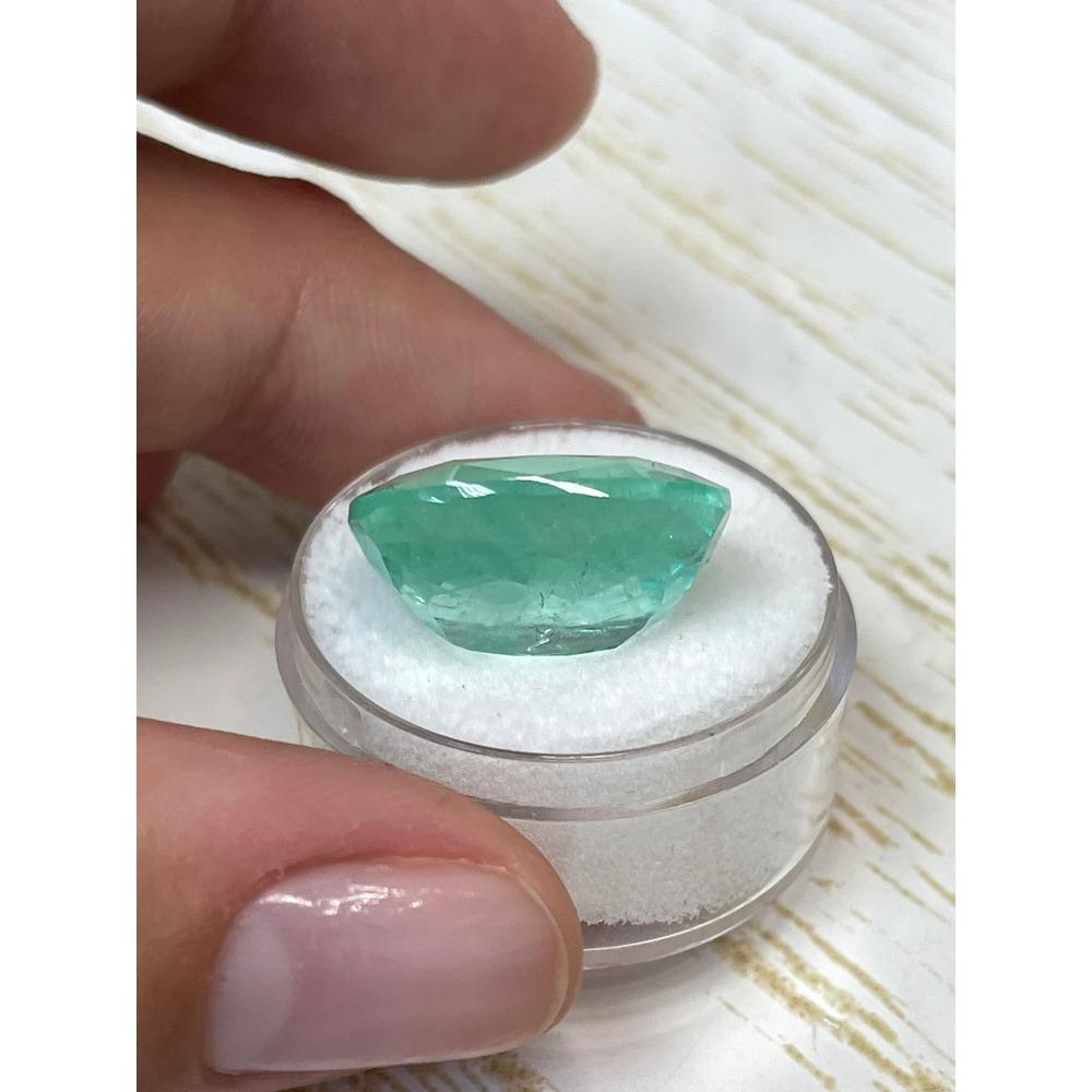 Women's 19.41 Carat Pastel Green Colombian Emerald - Cushion Cut VS Clarity Chivor Gem For Sale