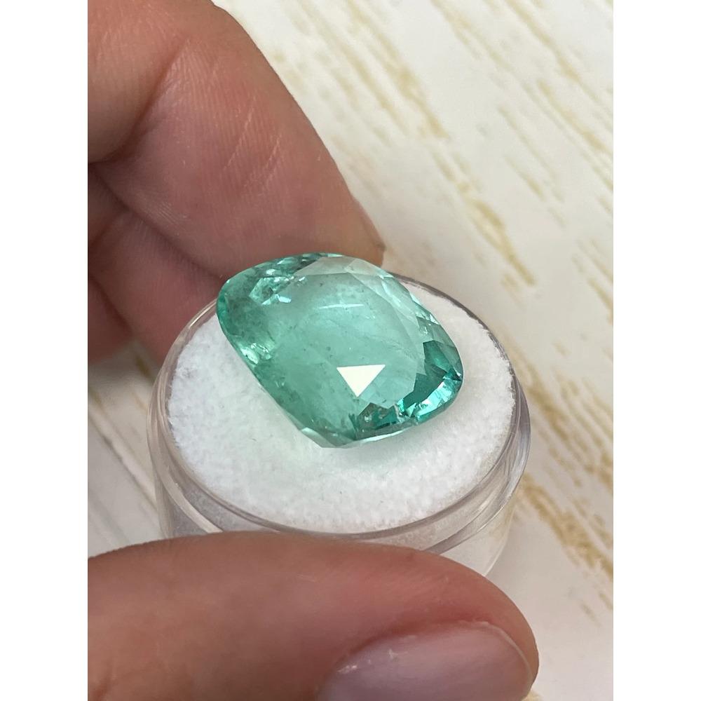 19.41 Carat Pastel Green Colombian Emerald - Cushion Cut VS Clarity Chivor Gem In New Condition For Sale In Jupiter, FL