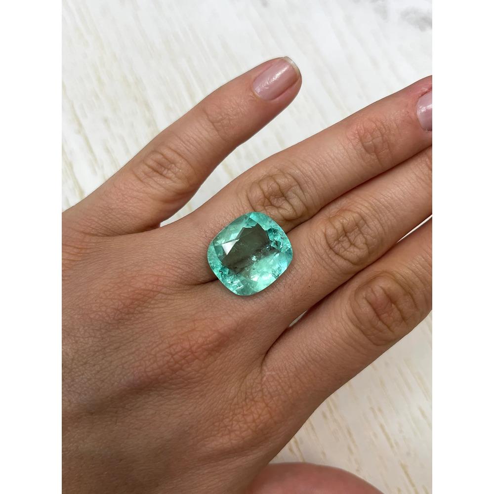 19.41 Carat Pastel Green Colombian Emerald - Cushion Cut VS Clarity Chivor Gem For Sale 2