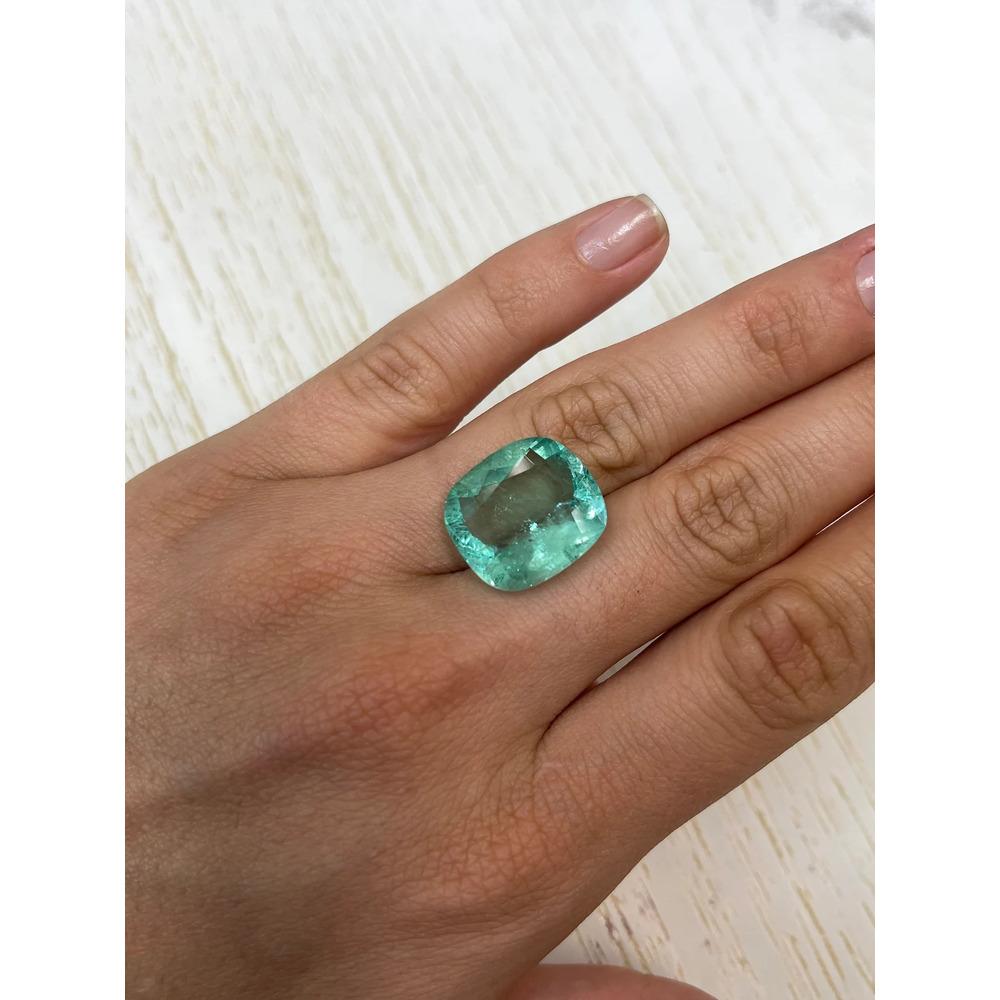 19.41 Carat Pastel Green Colombian Emerald - Cushion Cut VS Clarity Chivor Gem For Sale 1