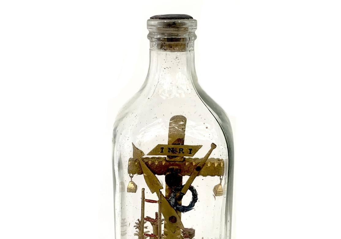 Bouteille d'art populaire de 1941 signée et datée État moyen - En vente à Bridgeport, CT