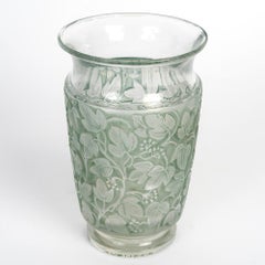 1941 René Lalique Vase Deauville Glas mit grüner Patina