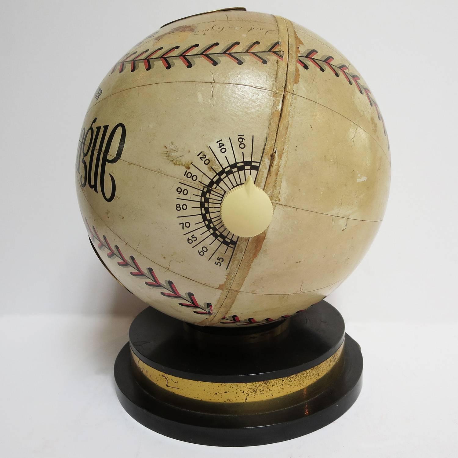 1941 Trophy Baseball Radio, Working Condition In Good Condition For Sale In North Hollywood, CA