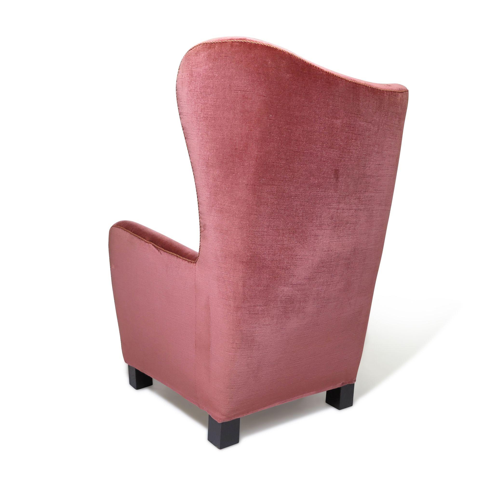 1942 Fritz Hansen High-back Lounge Chair #1672 in Original Mohair For Sale 2
