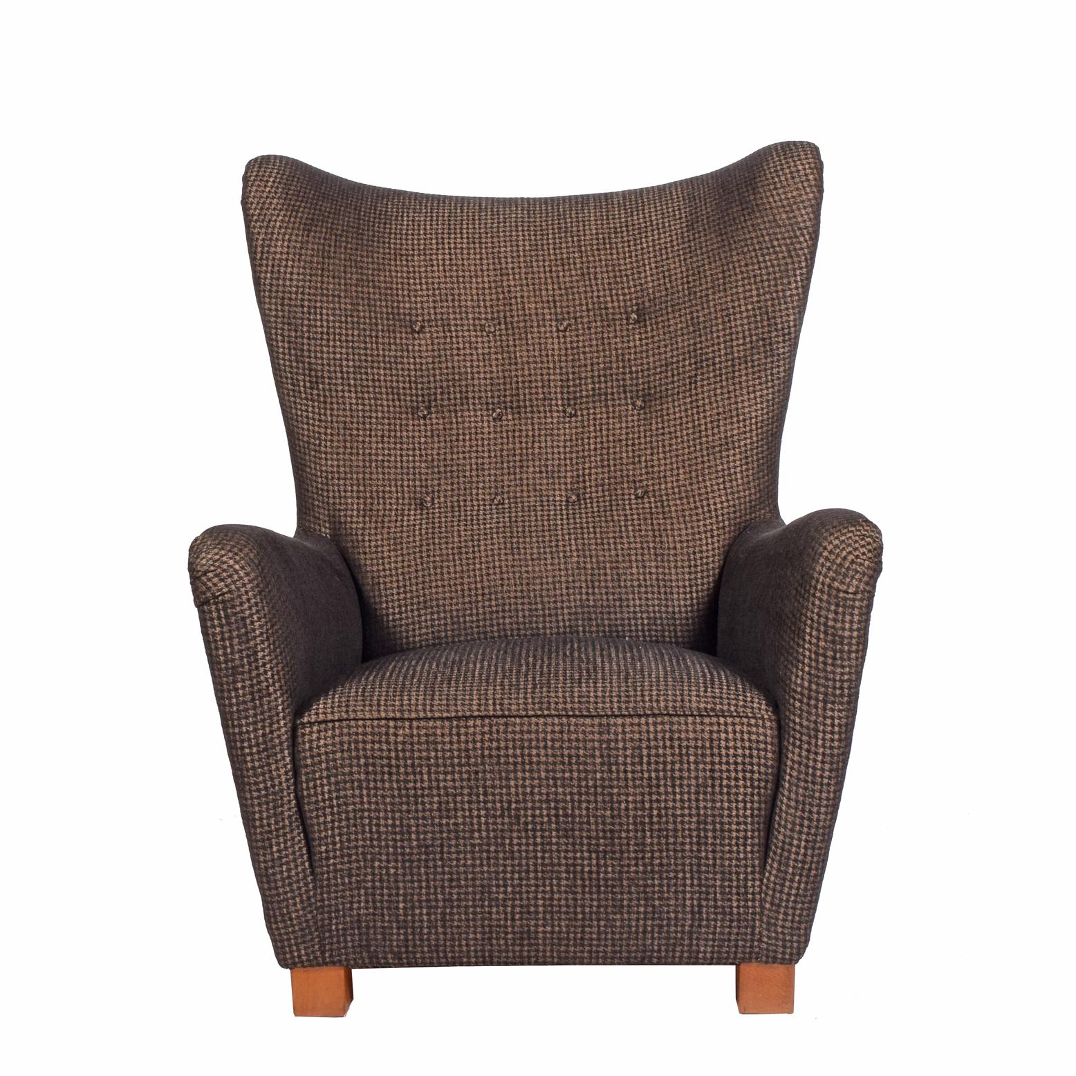 High back easy chair fabric upholstered. Solid oak legs. Fritz Hansen catalog from 1942.