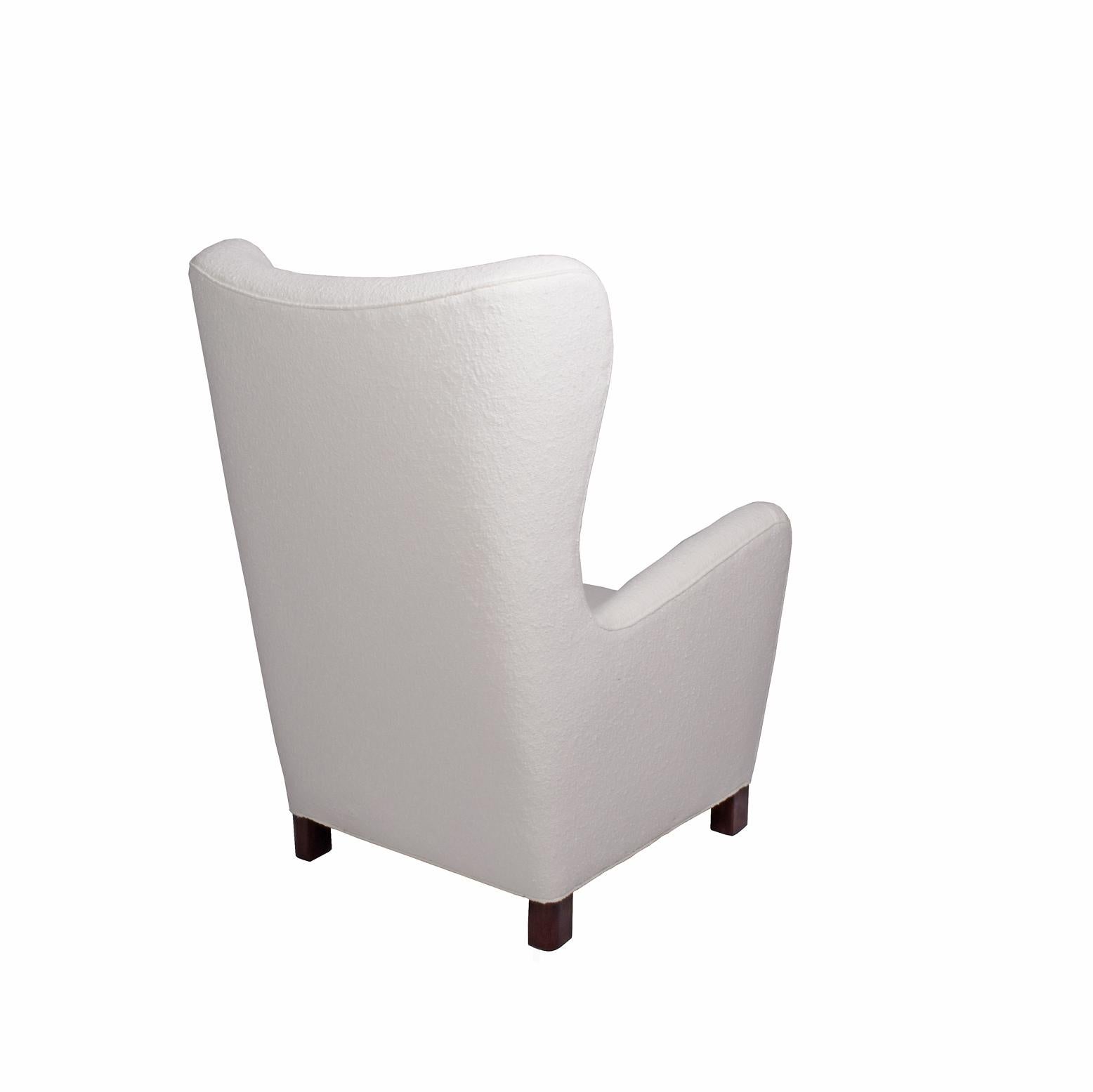 High back easy chair wool white fabric upholstered. Solid legs. Fritz Hansen catalog from 1942.