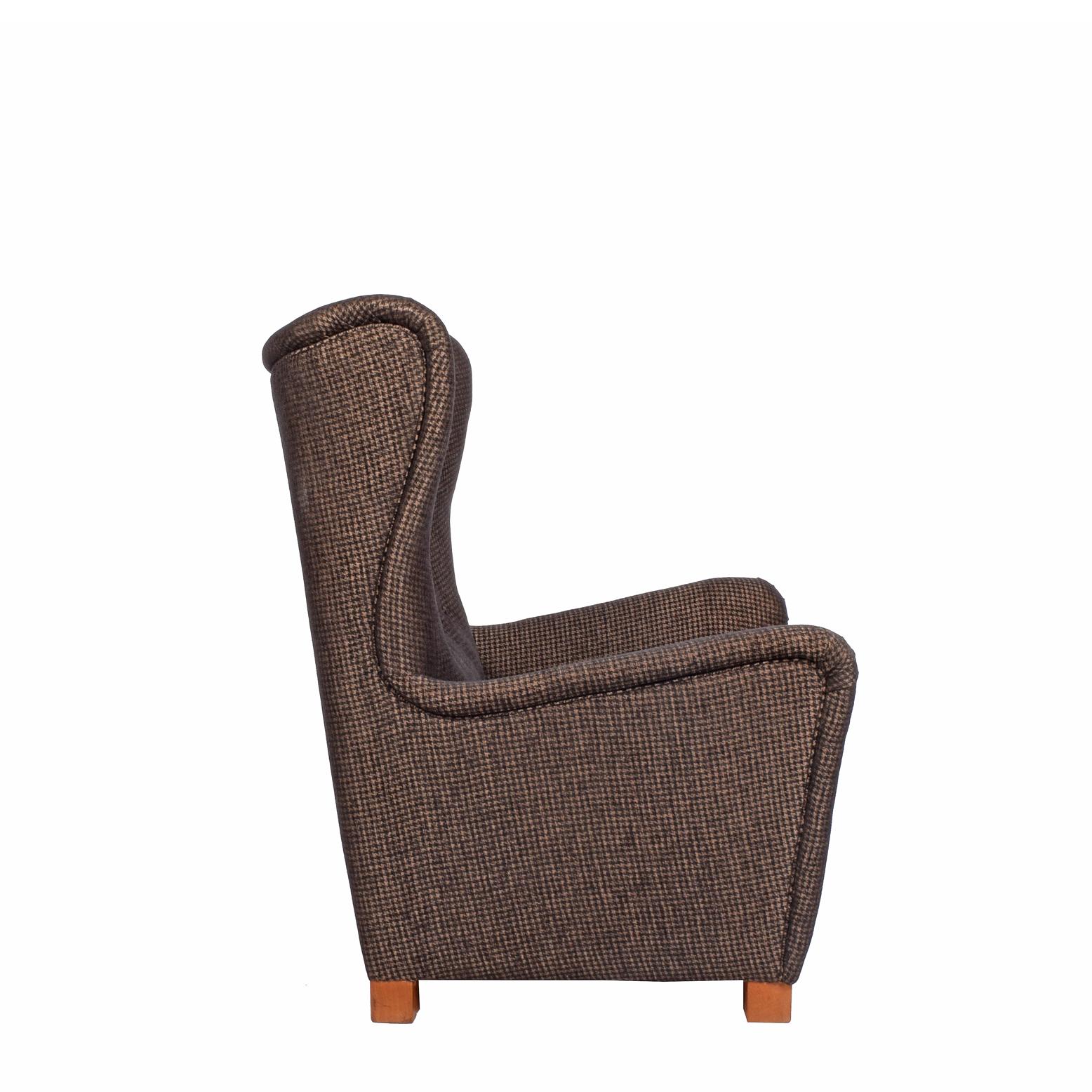 Scandinavian Modern 1942 Fritz Hansen Lounge Chair Model #1672