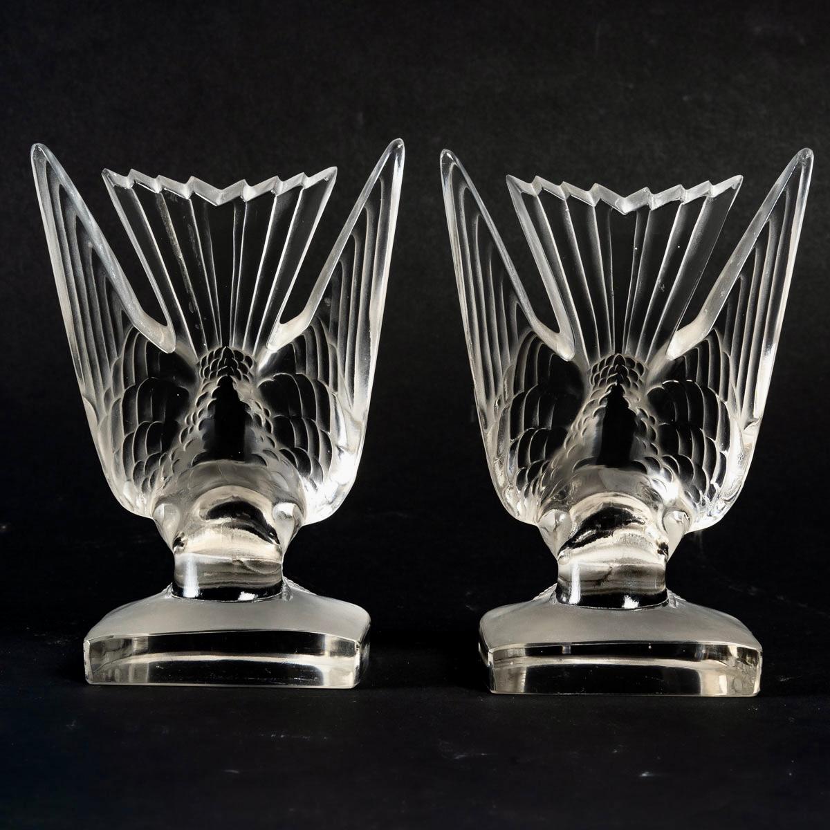 Art Deco 1942 René Lalique, Pair of Bookends Hirondelles B Frosted Glass For Sale