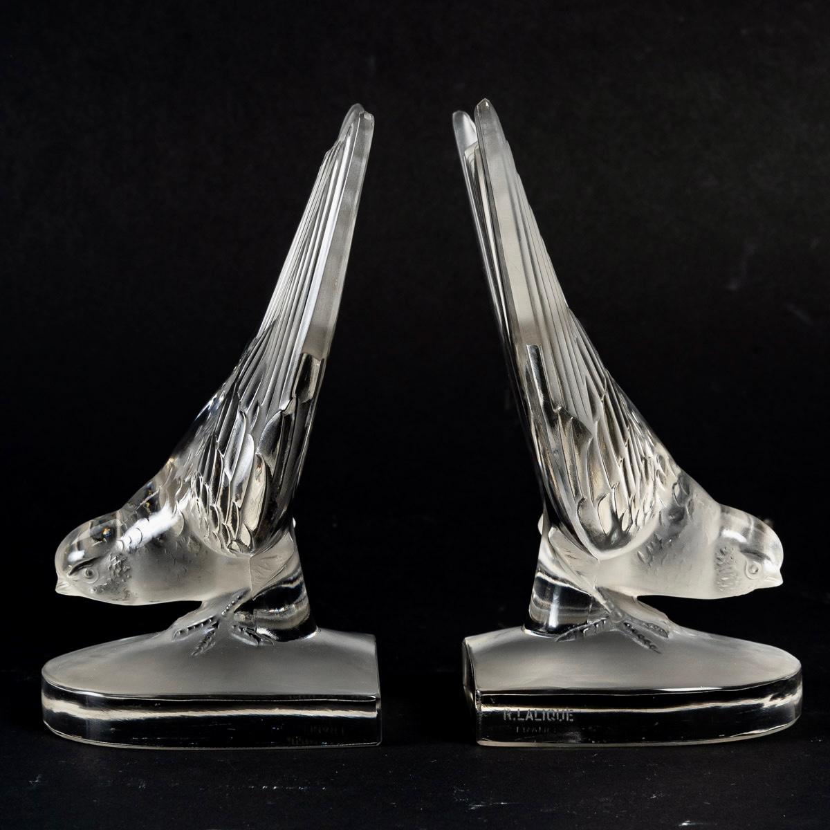 French 1942 René Lalique, Pair of Bookends Hirondelles B Frosted Glass For Sale