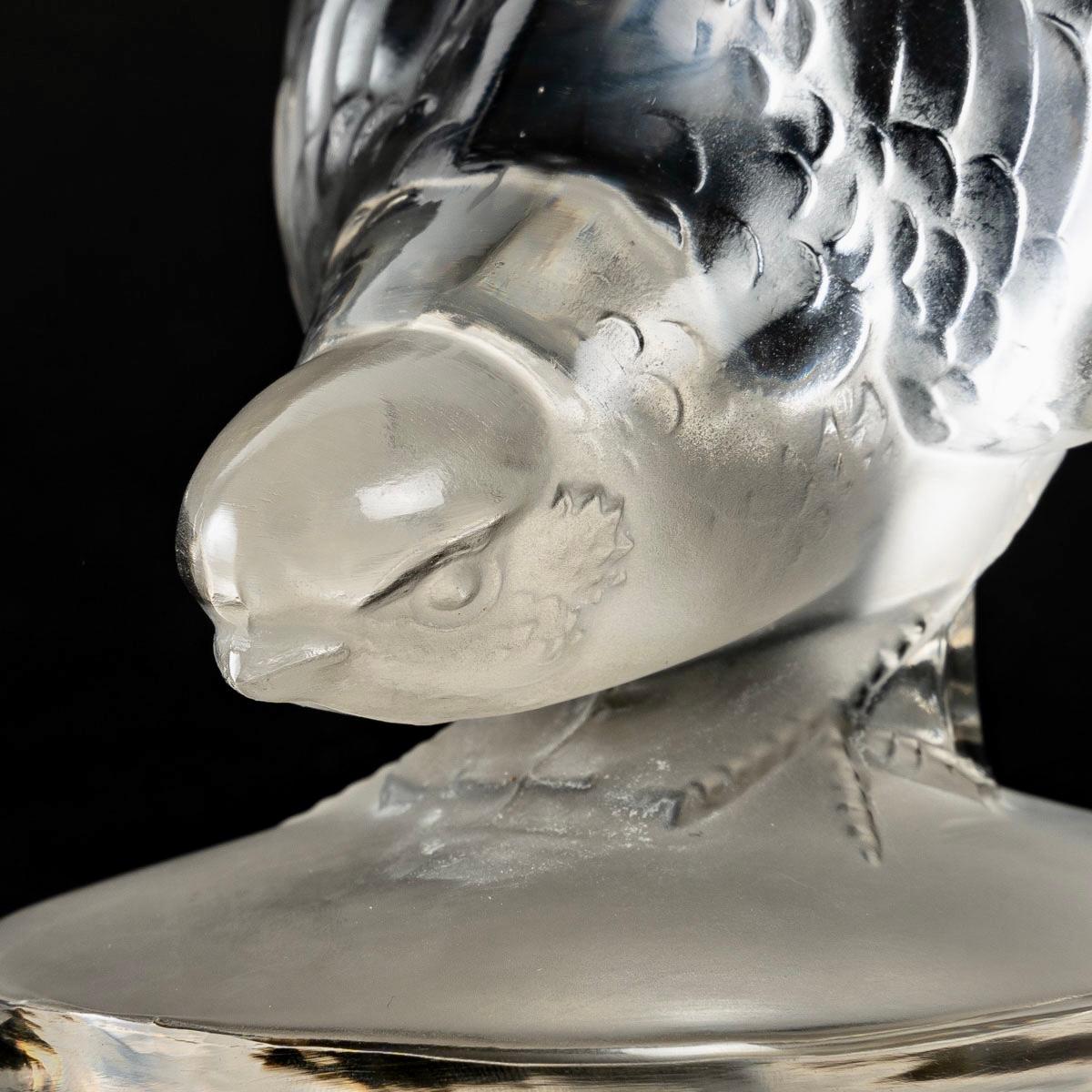 Molded 1942 René Lalique, Pair of Bookends Hirondelles B Frosted Glass For Sale