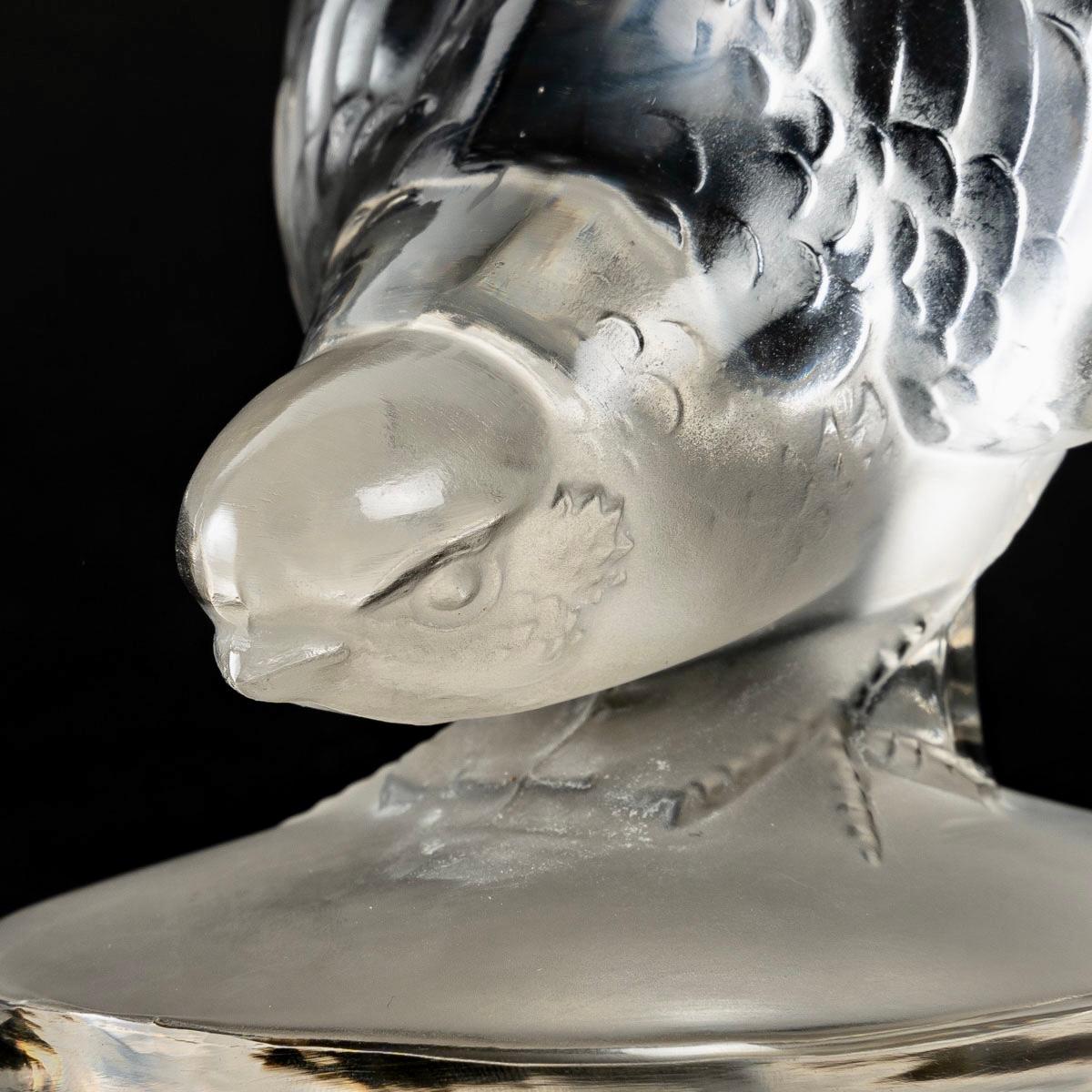 Art déco 1942 René Lalique, Paire de serre-livres Hirondelles B Verre dépoli en vente