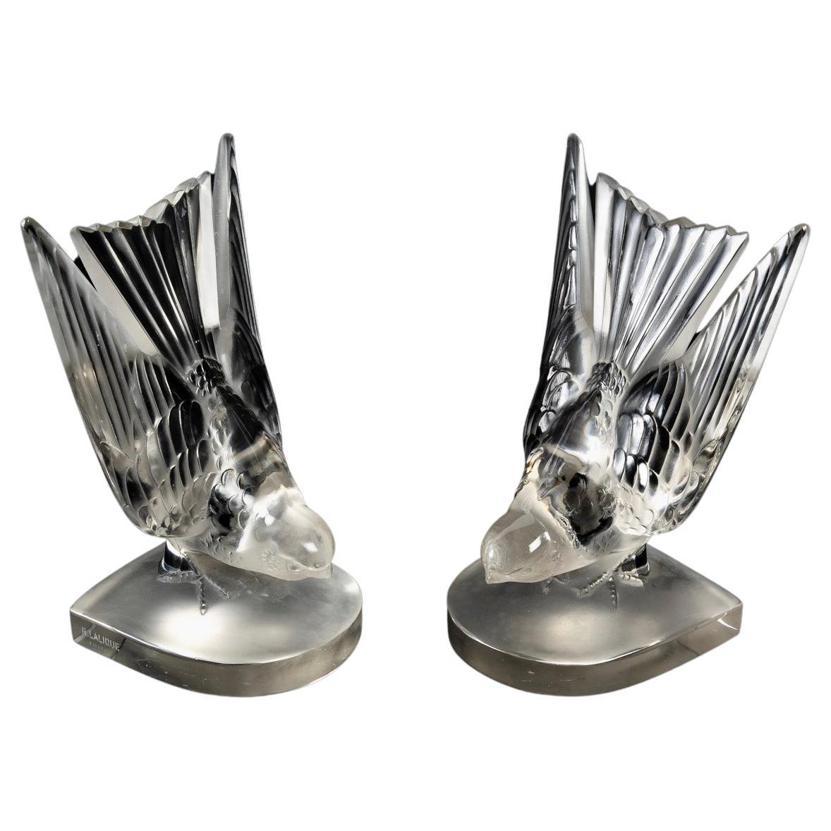 1942 René Lalique, Pair of Bookends Hirondelles B Frosted Glass For Sale