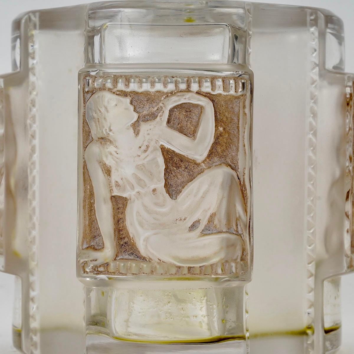 Art déco 1942 Bouteille de parfum René Lalique Verre Helene avec Patina sépia