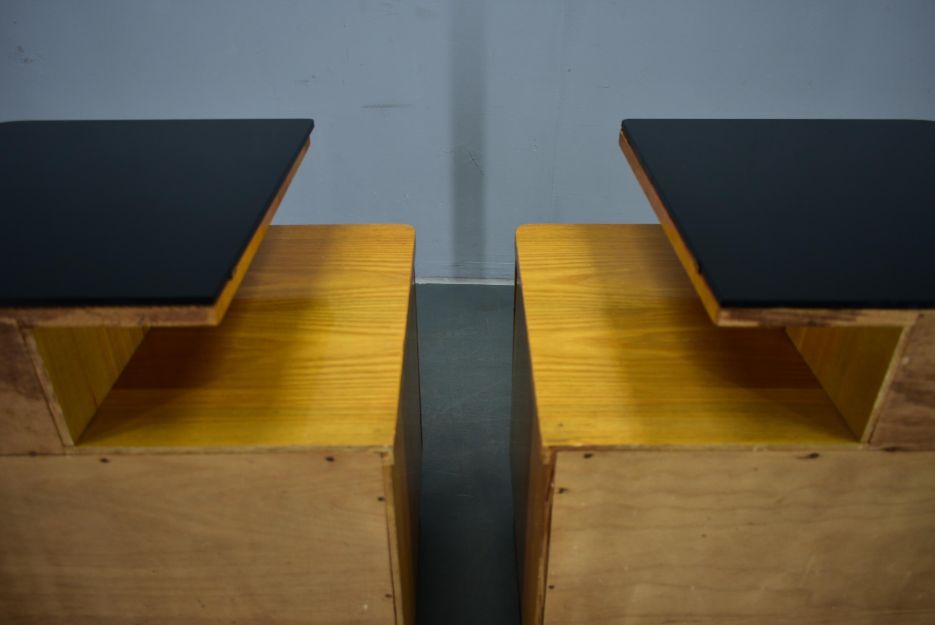 1942s Set of Bedside Tables by Jindrich Halabala, Czechoslovakia For Sale 7