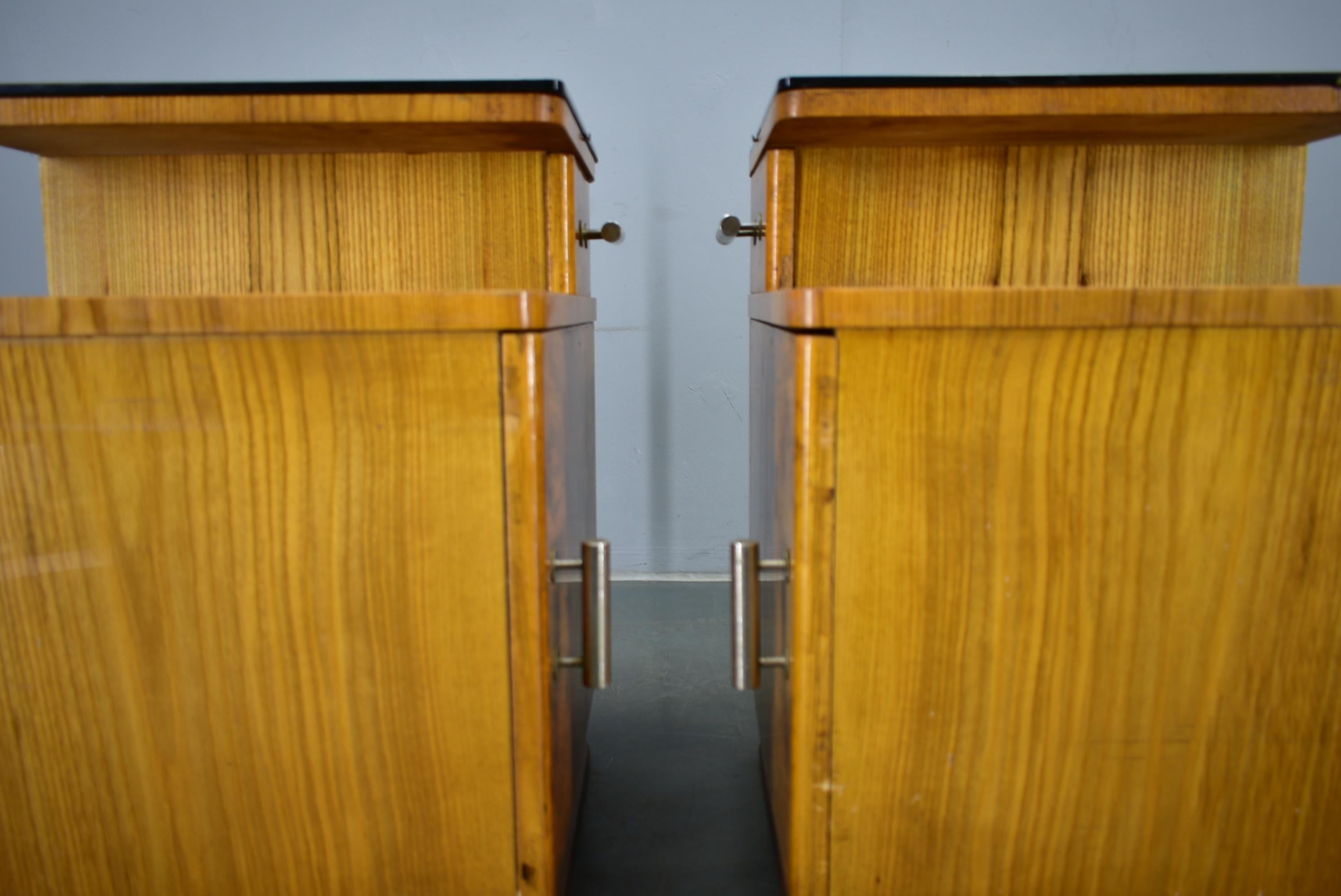 1942s Set of Bedside Tables by Jindrich Halabala, Czechoslovakia For Sale 10