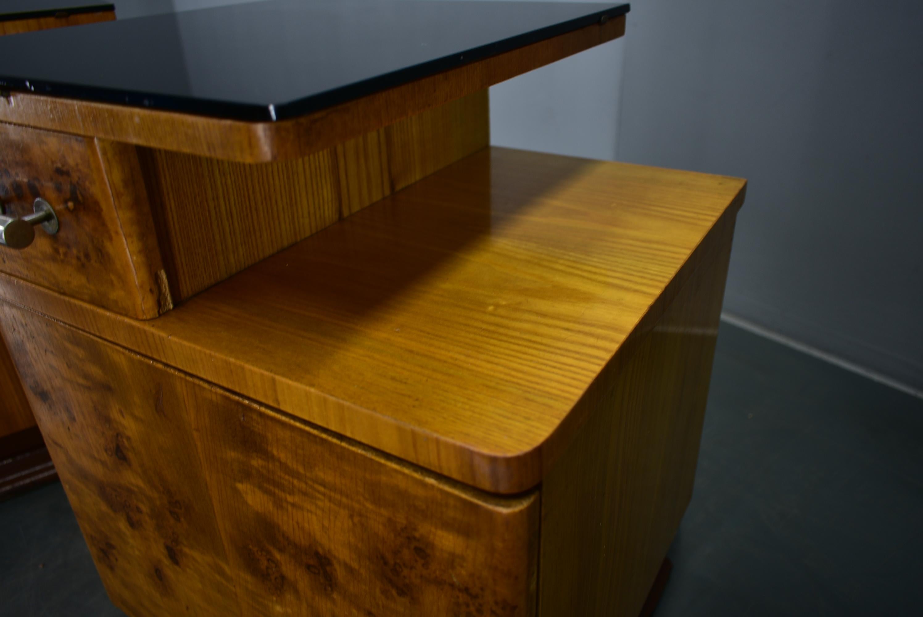 1942s Set of Bedside Tables by Jindrich Halabala, Czechoslovakia For Sale 3