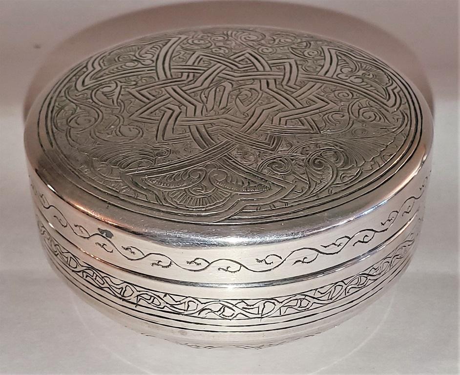 Presenting a lovely 1943 Egyptian silver lidded box.

Fully and properly marked for Egyptian silver (.900) with the Cairo mark and symbol for 1943.

Beautifully chased and engraved with Islamic motiff’s on the lid and sides.

Probably for