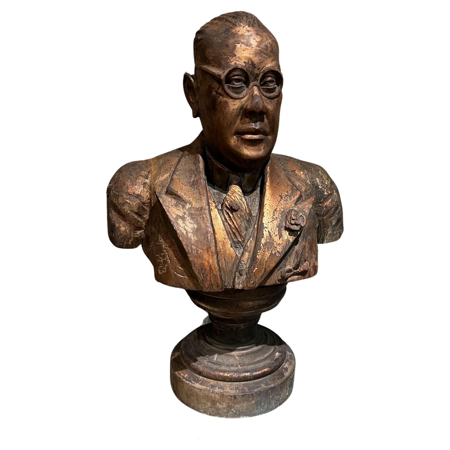 1943 Busto in legno intagliato a mano Raffinato Gentiluomo occhialuto Patinato Oro