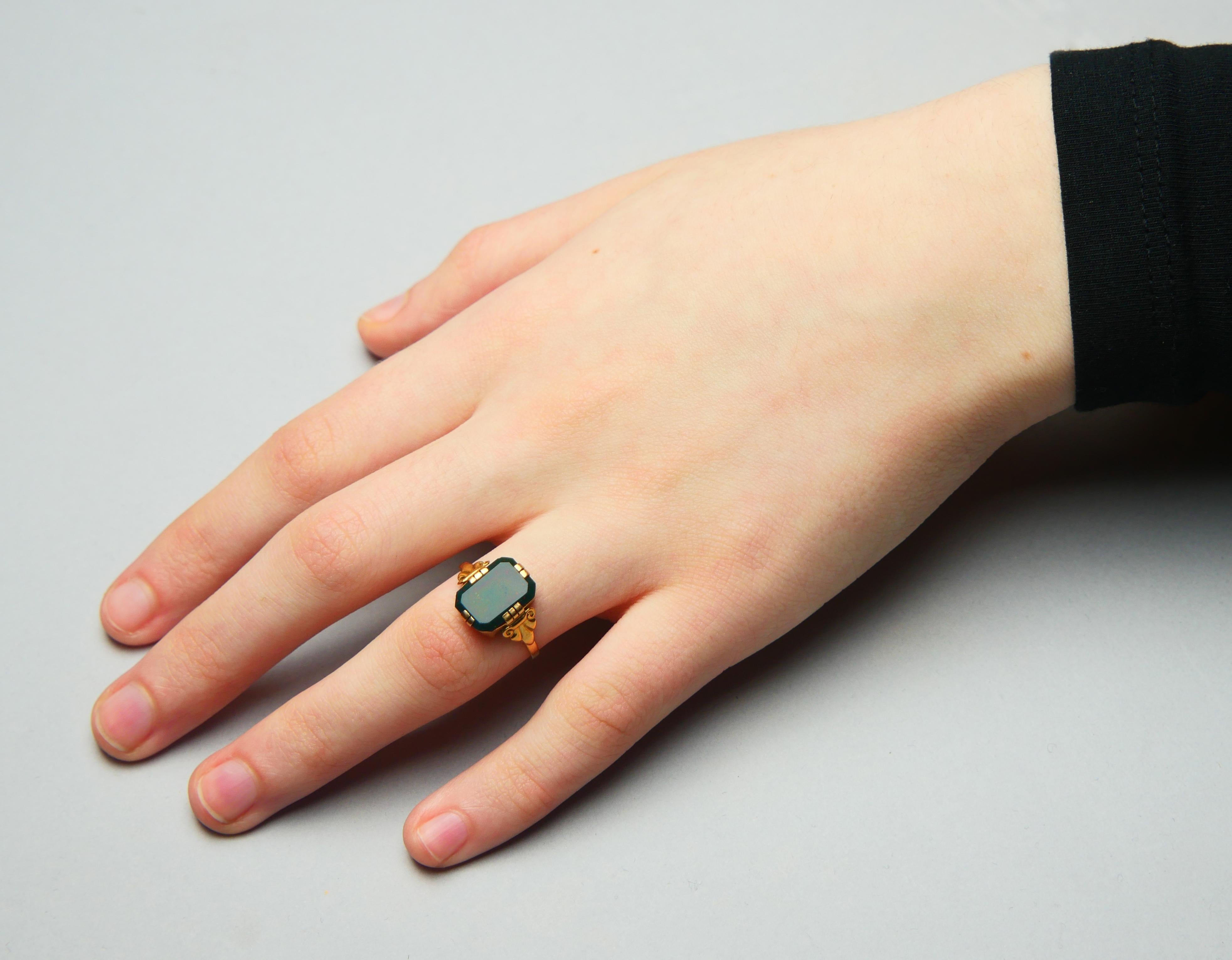 1943 Men Unisex Signet Ring 6ct. Blood stone solid 18K Gold ØUS 6.75 / 2.2gr For Sale 4