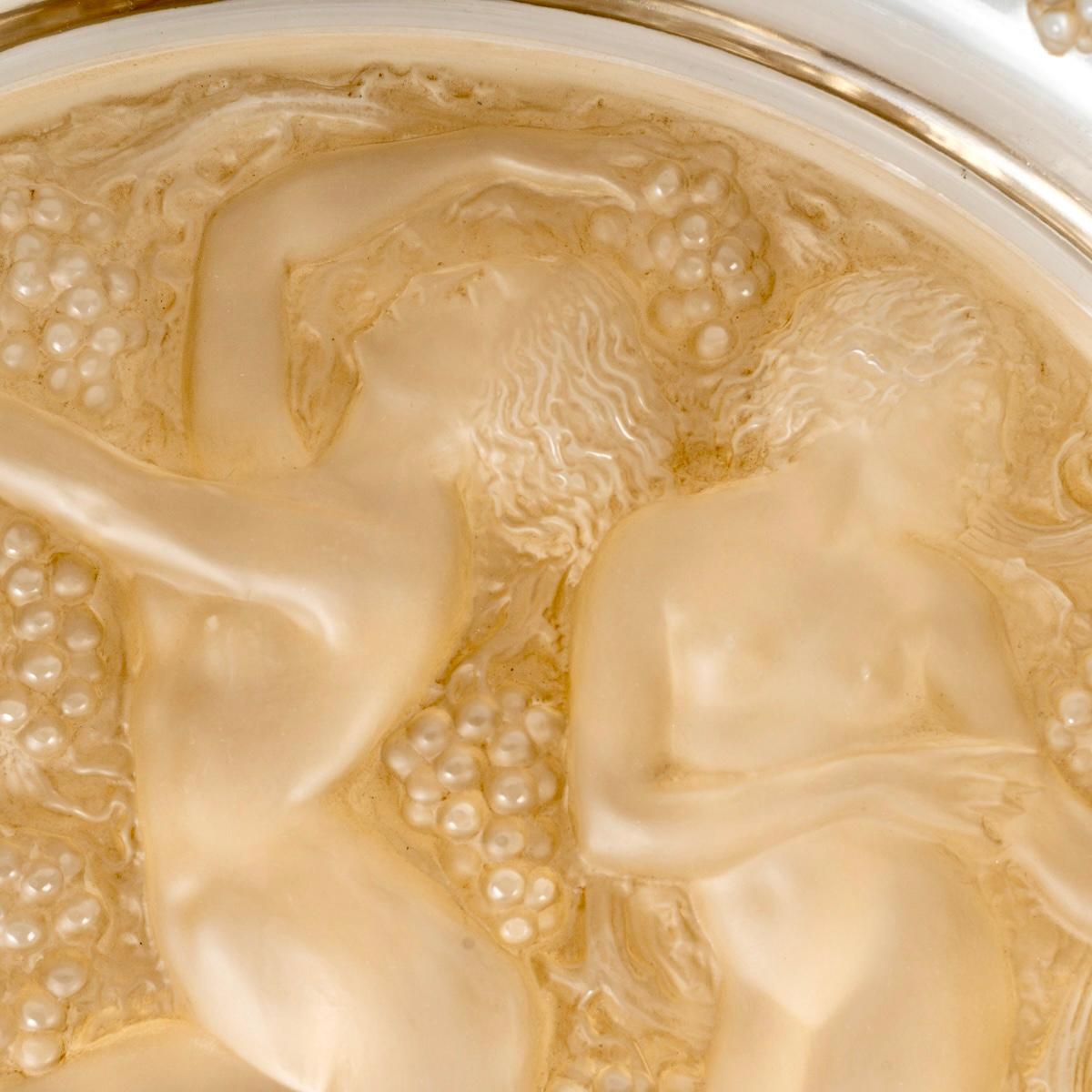 1943 René Lalique - Plato de cristal Cote d'Or con pátina sepia Moldeado